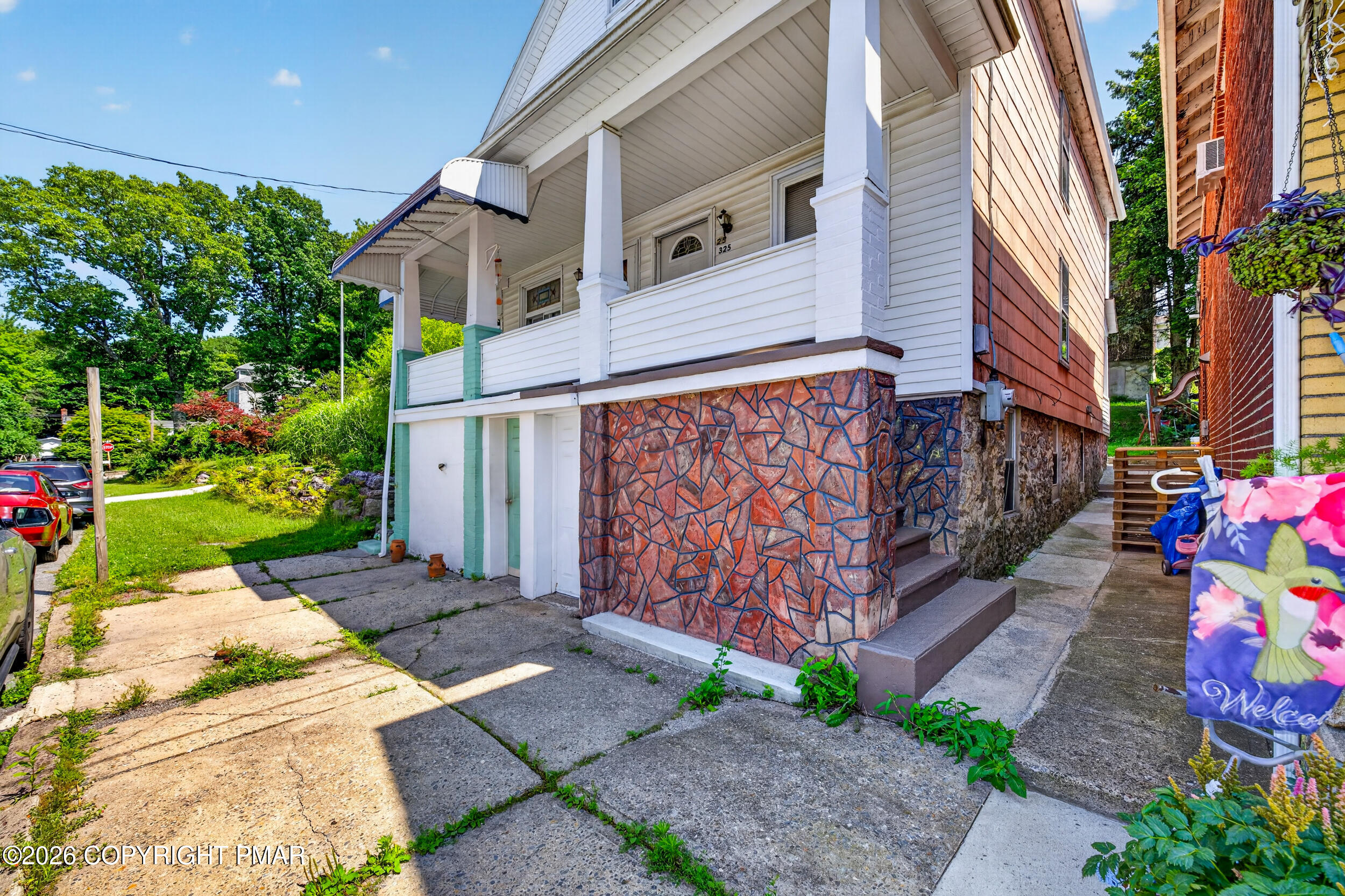 325 E Fell Street Property Photo 4