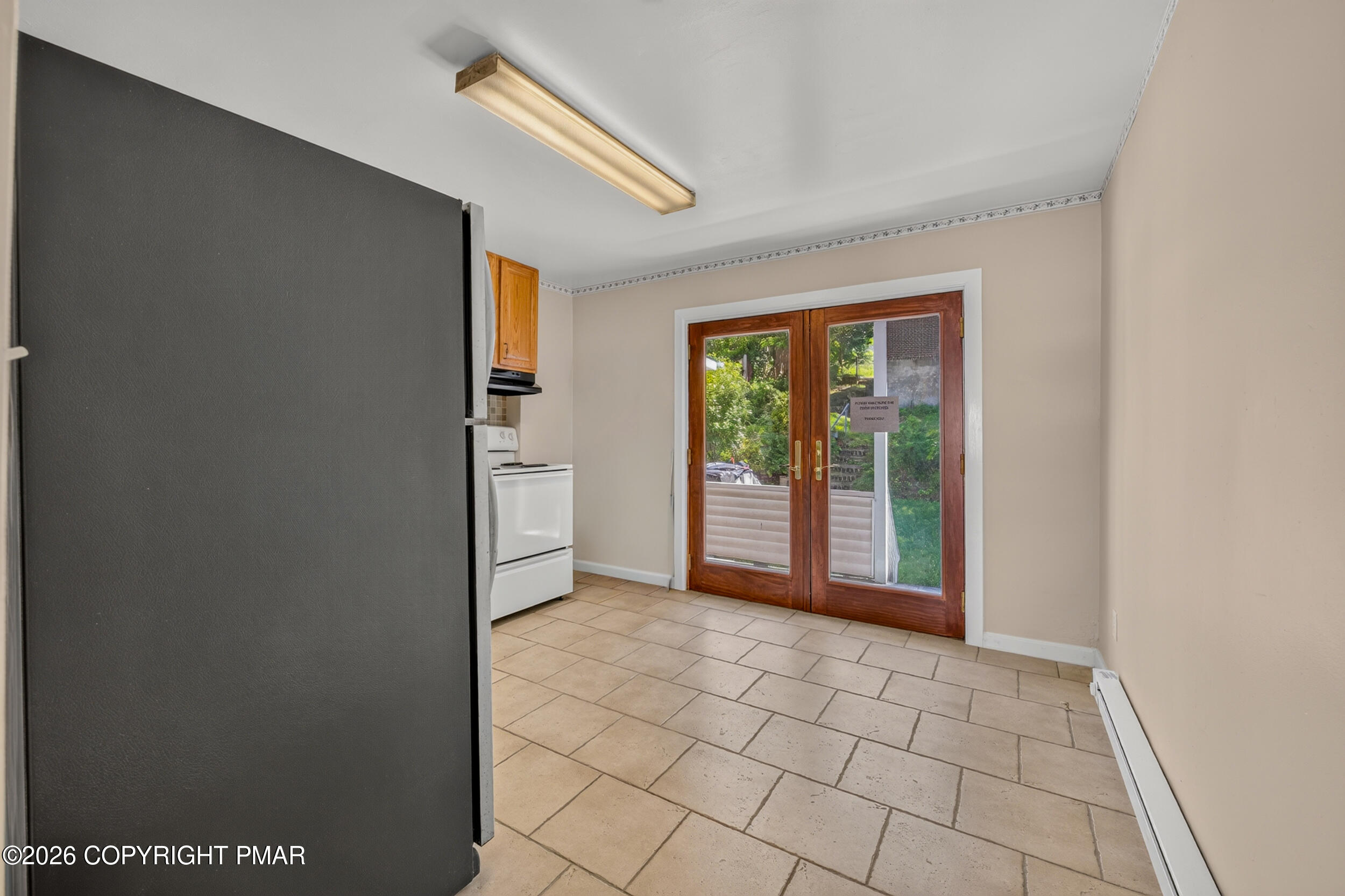 325 E Fell Street Property Photo 9