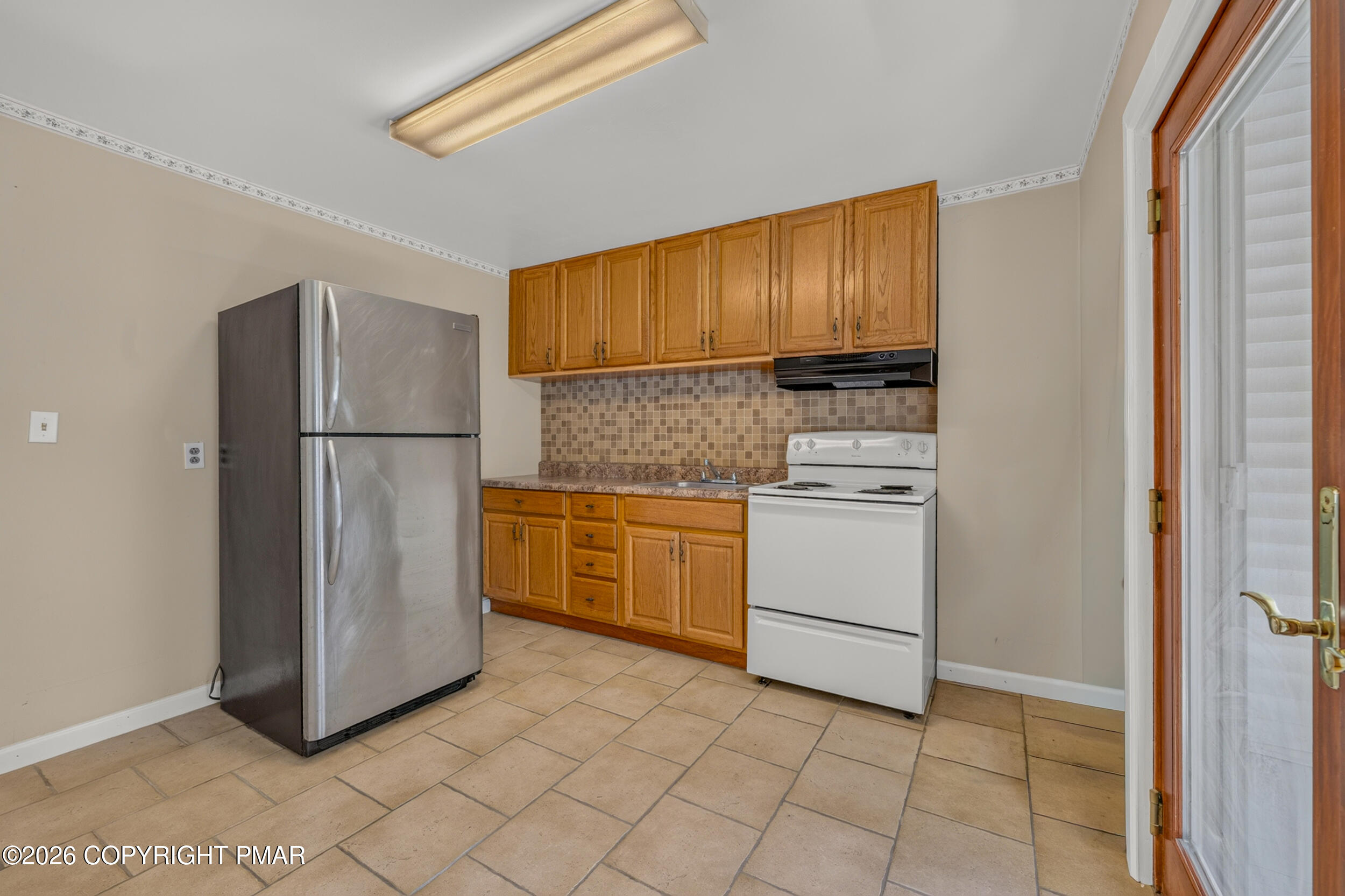 325 E Fell Street Property Photo 10