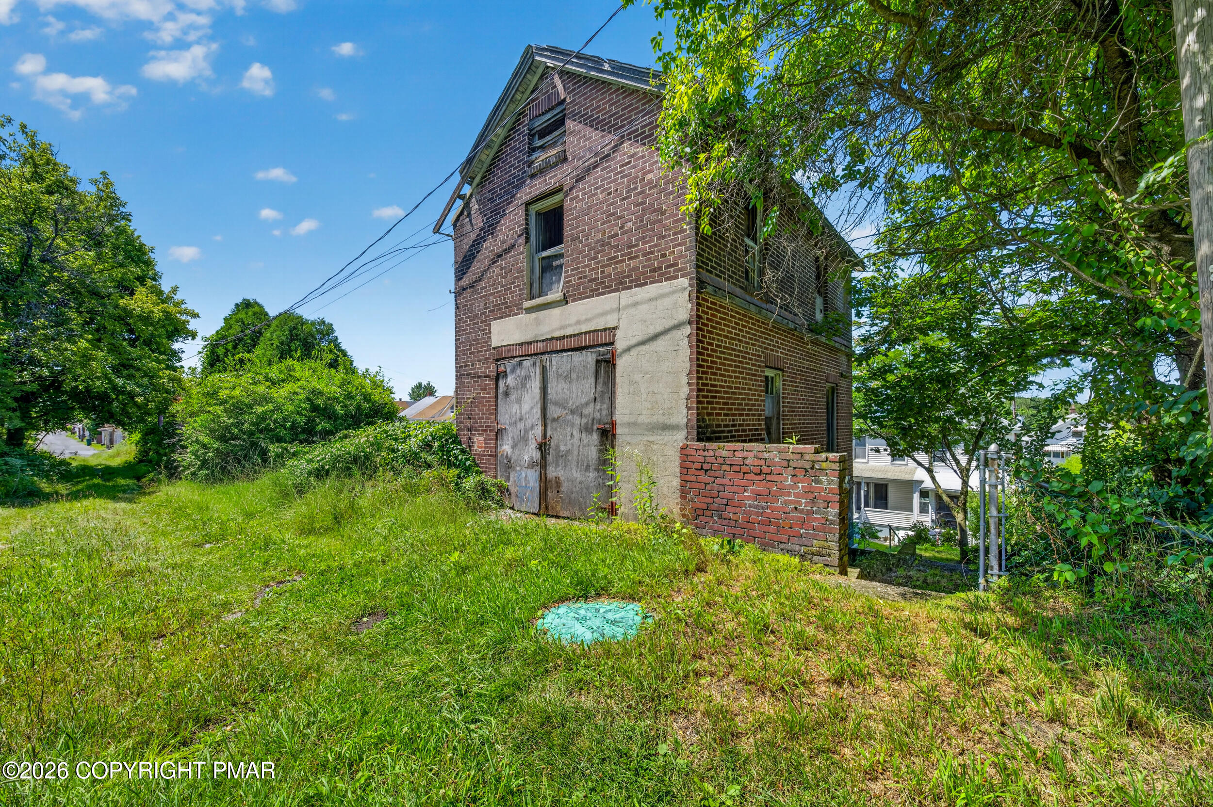 325 E Fell Street Property Photo 29