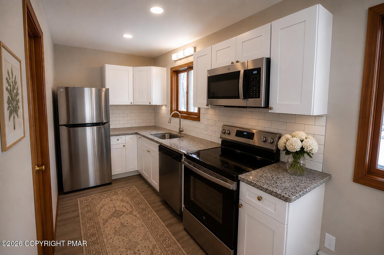 9640 Stony Hollow Drive Property Photo 3