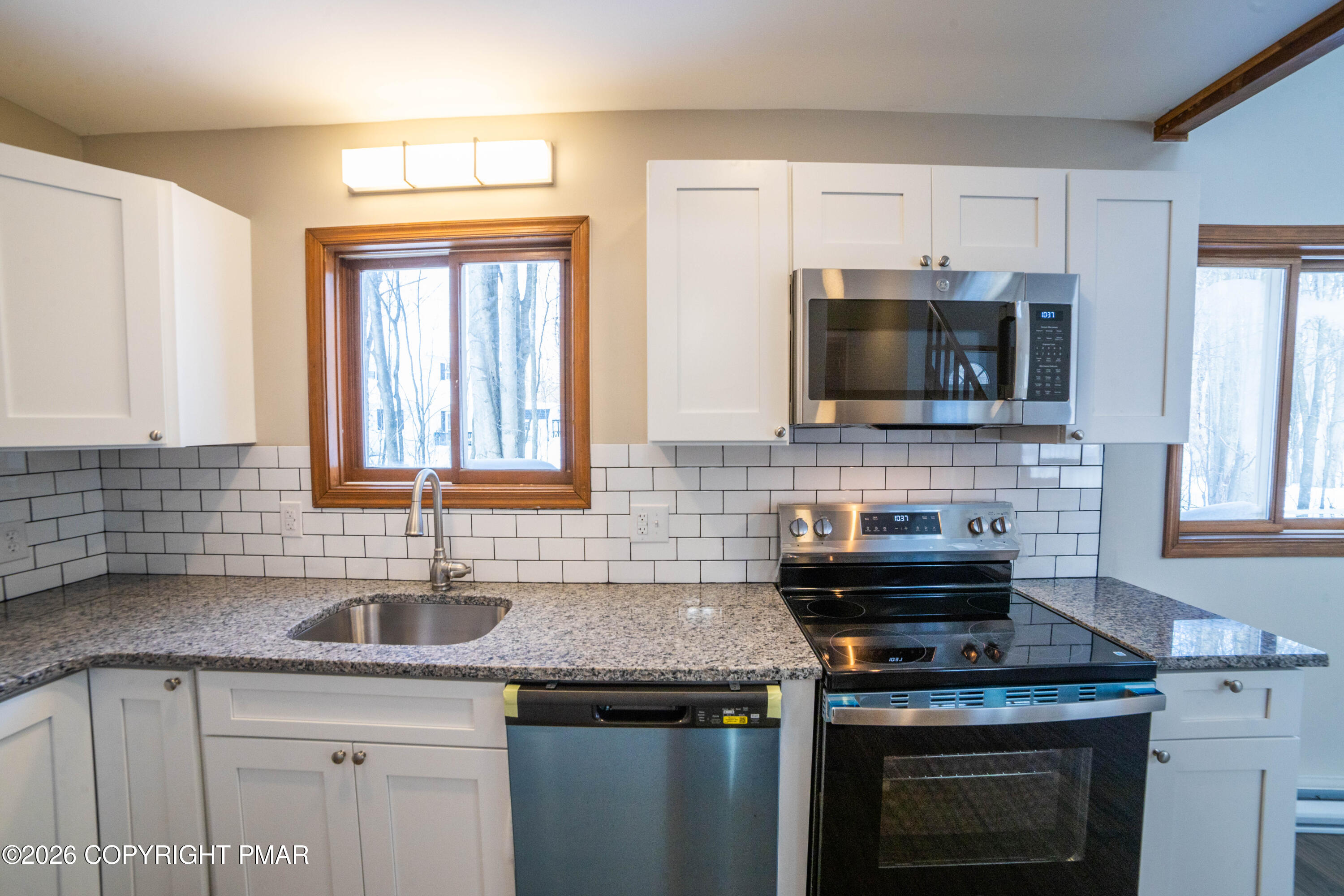 9640 Stony Hollow Drive Property Photo 10