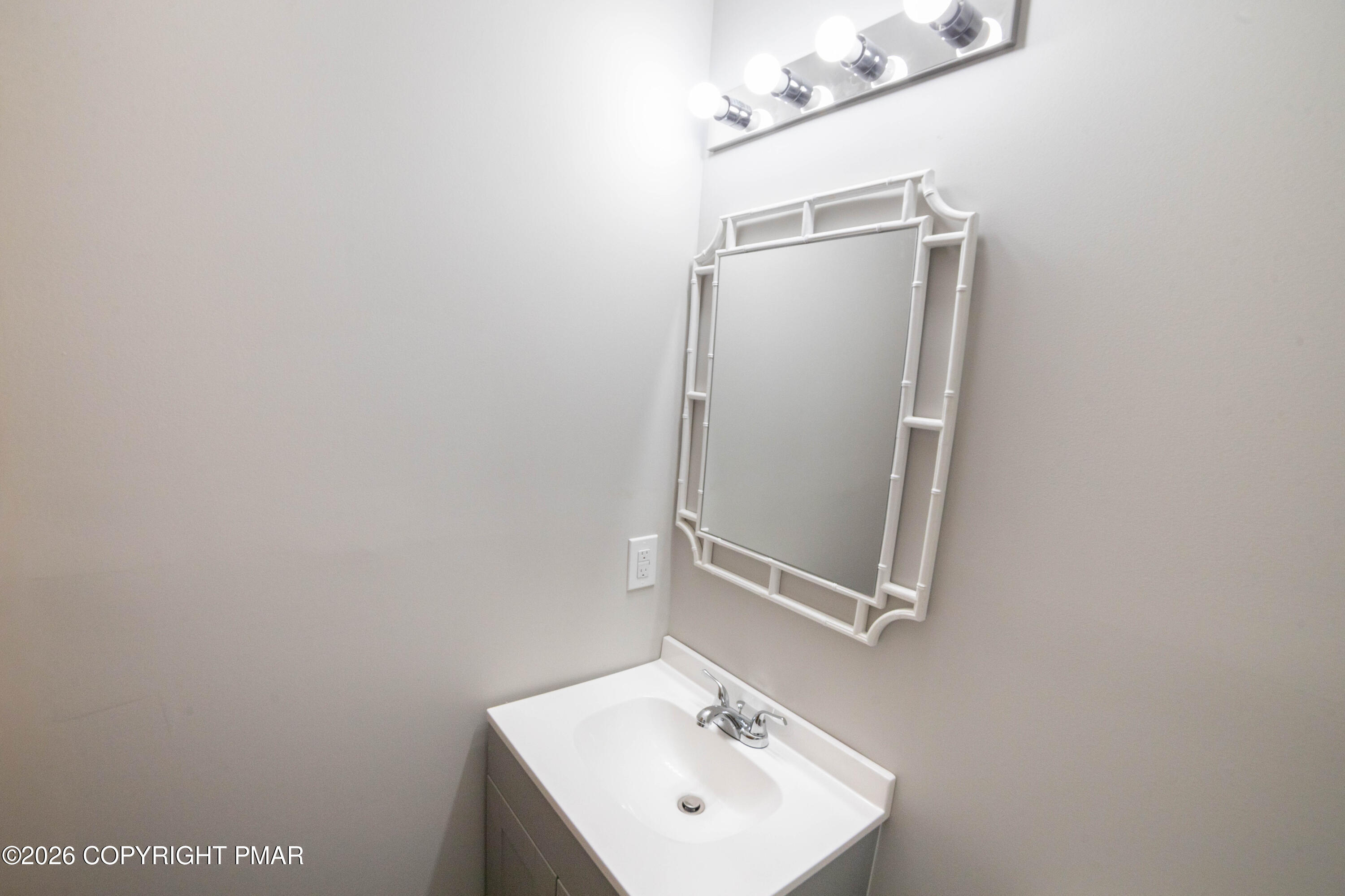 9640 Stony Hollow Drive Property Photo 14