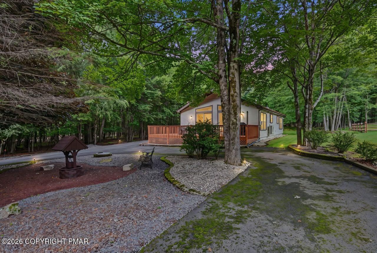 160 Ginsburg Circle Property Photo 2