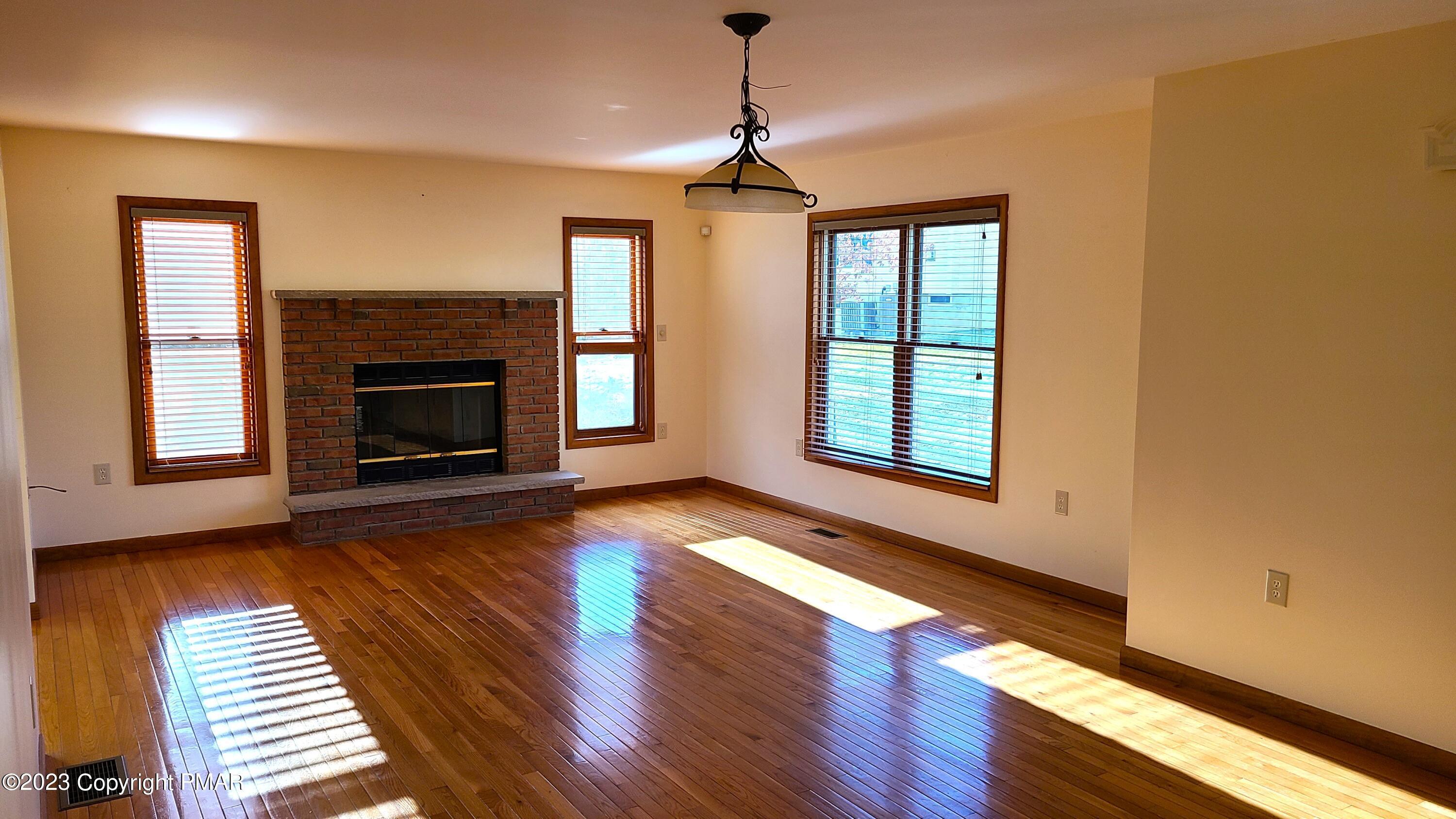 907 Thornberry Court Property Photo 2