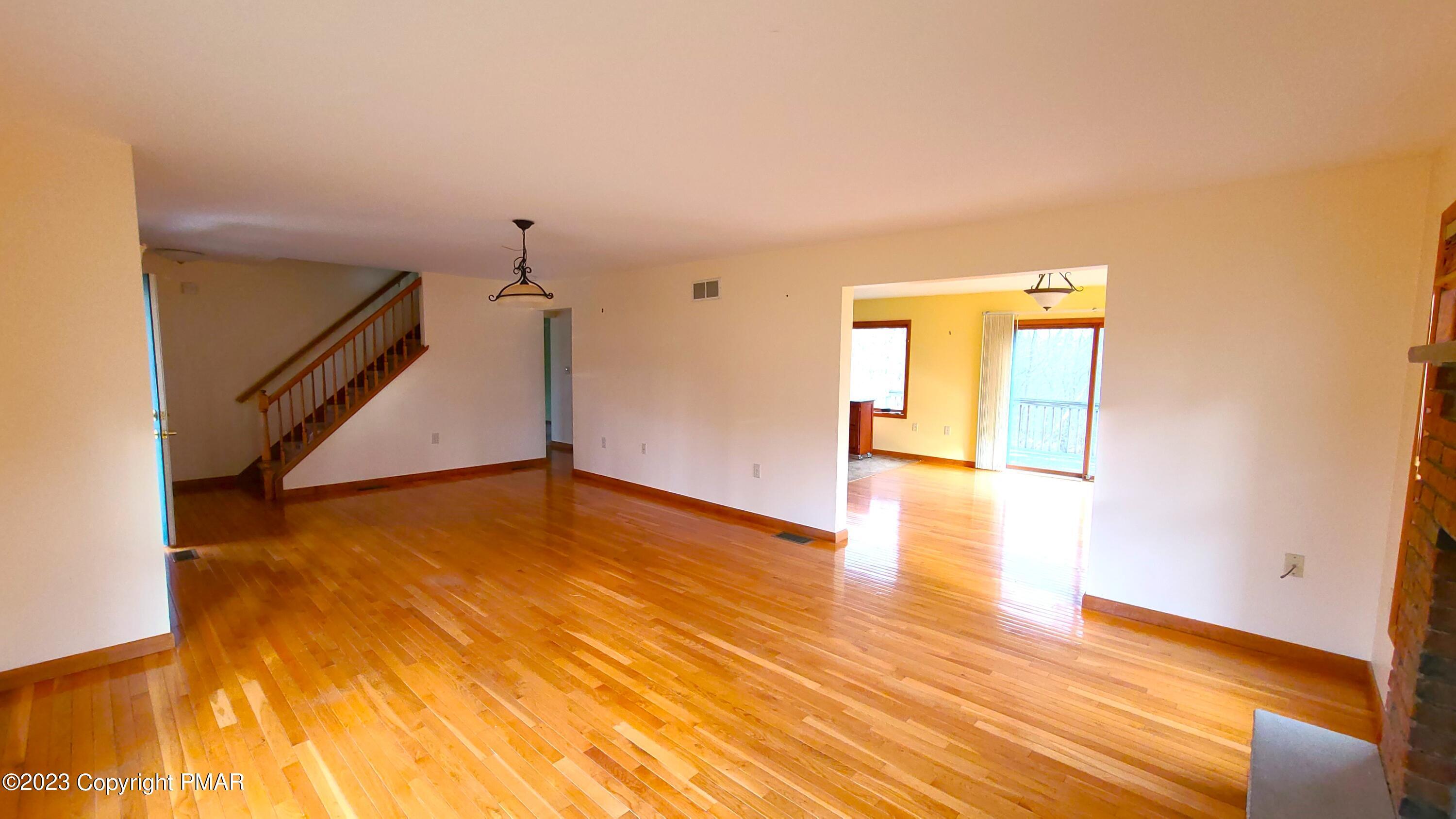 907 Thornberry Court Property Photo 3