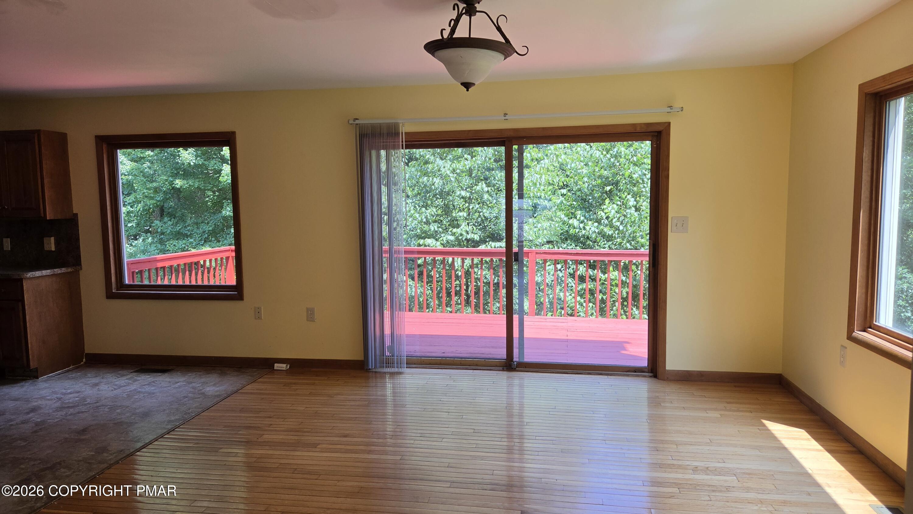 907 Thornberry Court Property Photo 4