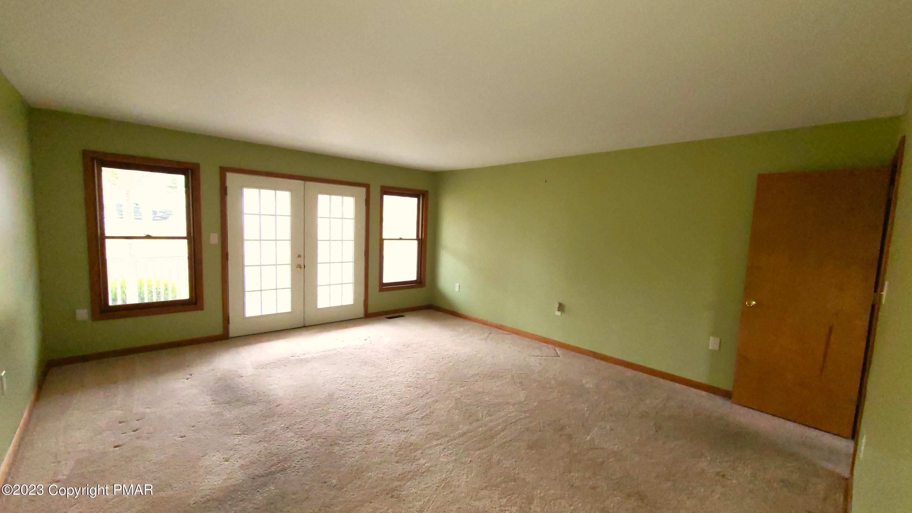 907 Thornberry Court Property Photo 8