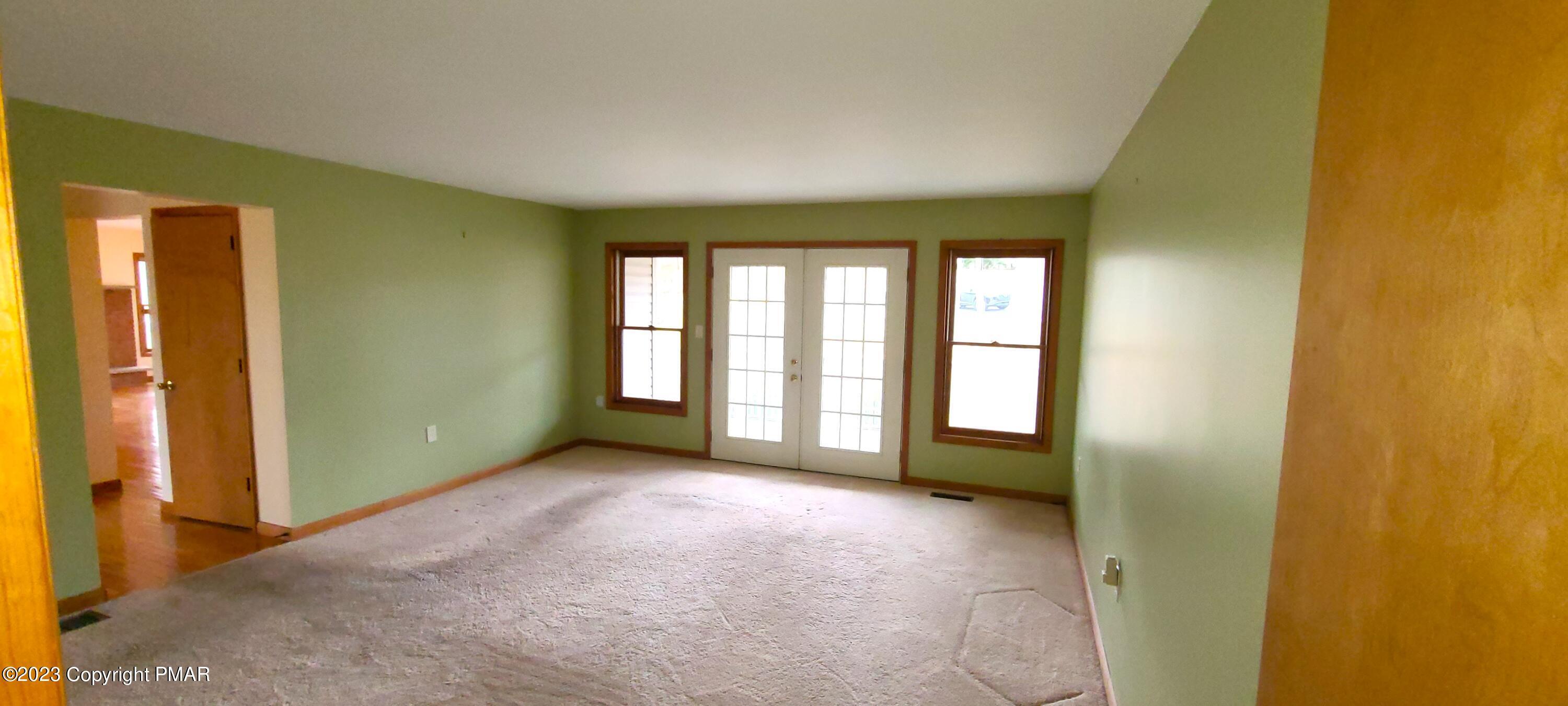 907 Thornberry Court Property Photo 9