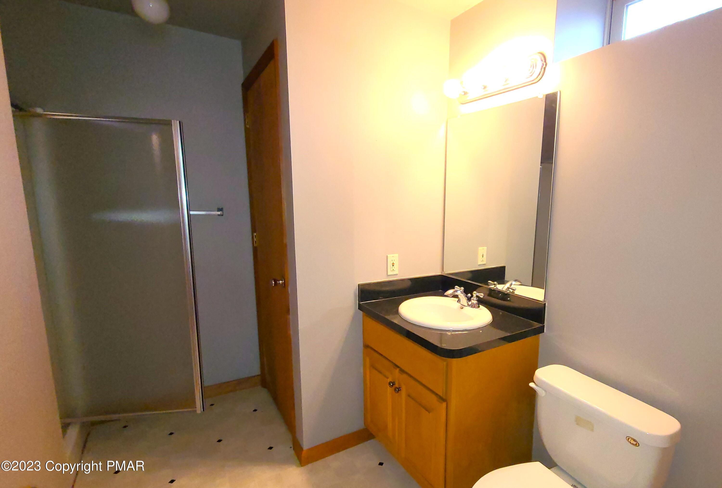 907 Thornberry Court Property Photo 14