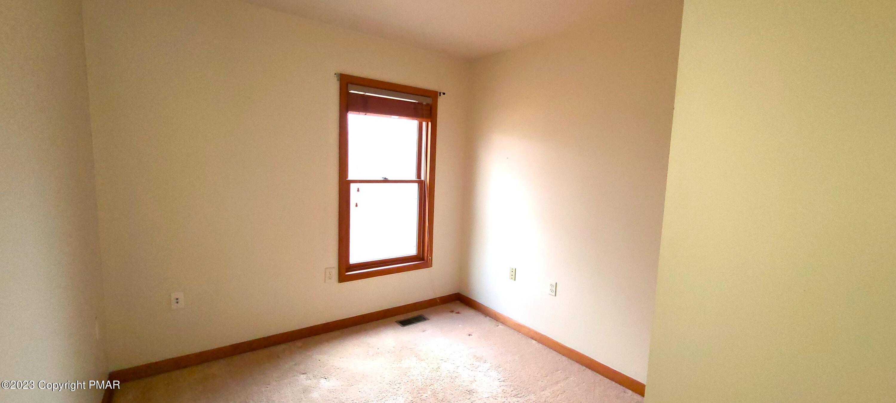 907 Thornberry Court Property Photo 18