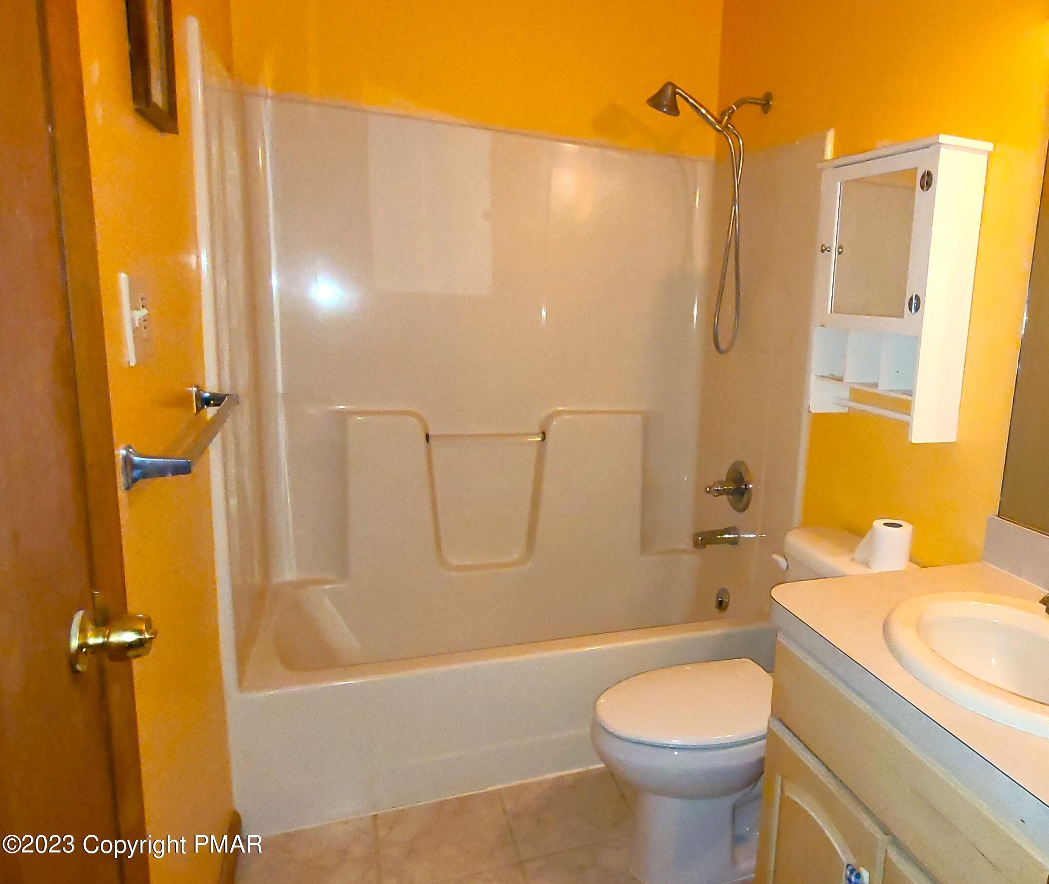 907 Thornberry Court Property Photo 19