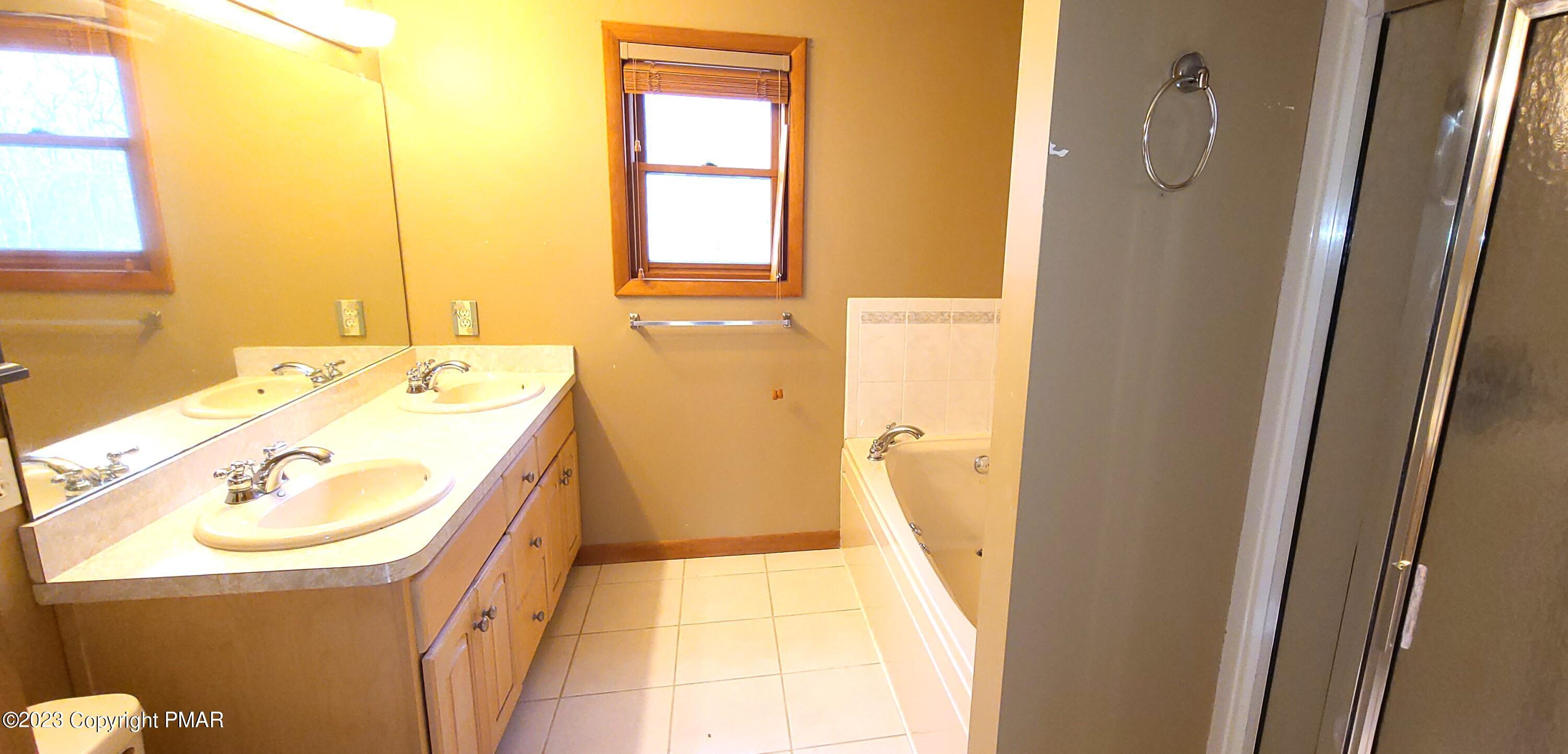 907 Thornberry Court Property Photo 23