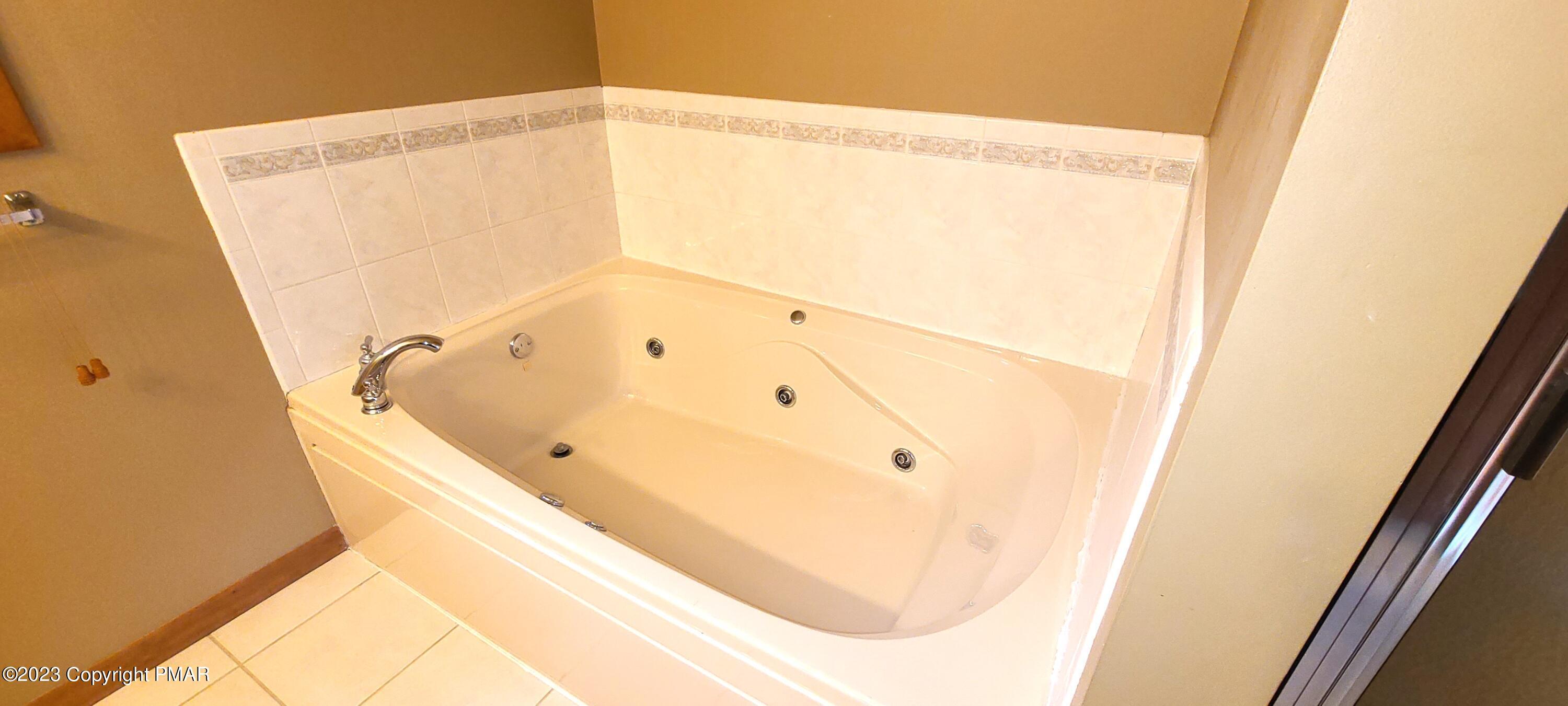 907 Thornberry Court Property Photo 25