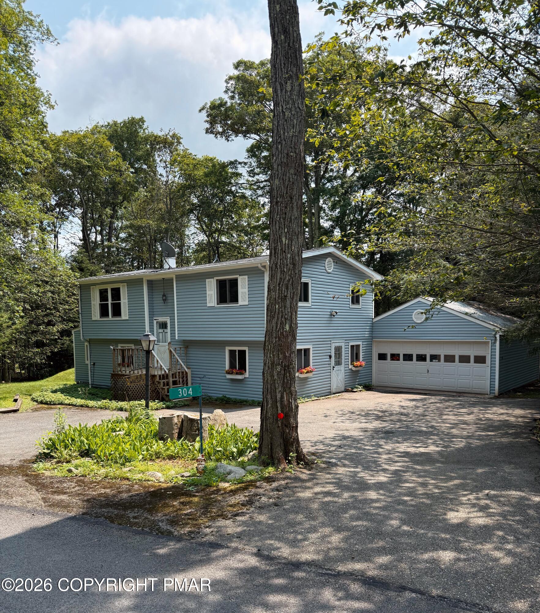 304 Leaf Street Property Photo 2