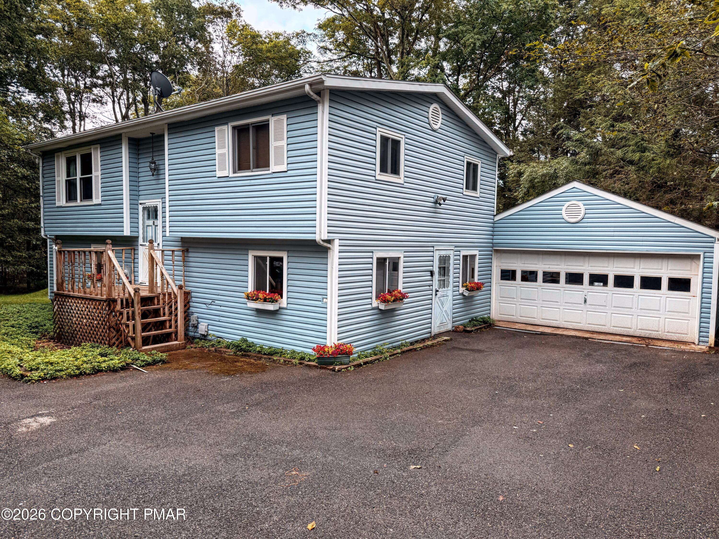 304 Leaf Street Property Photo 3