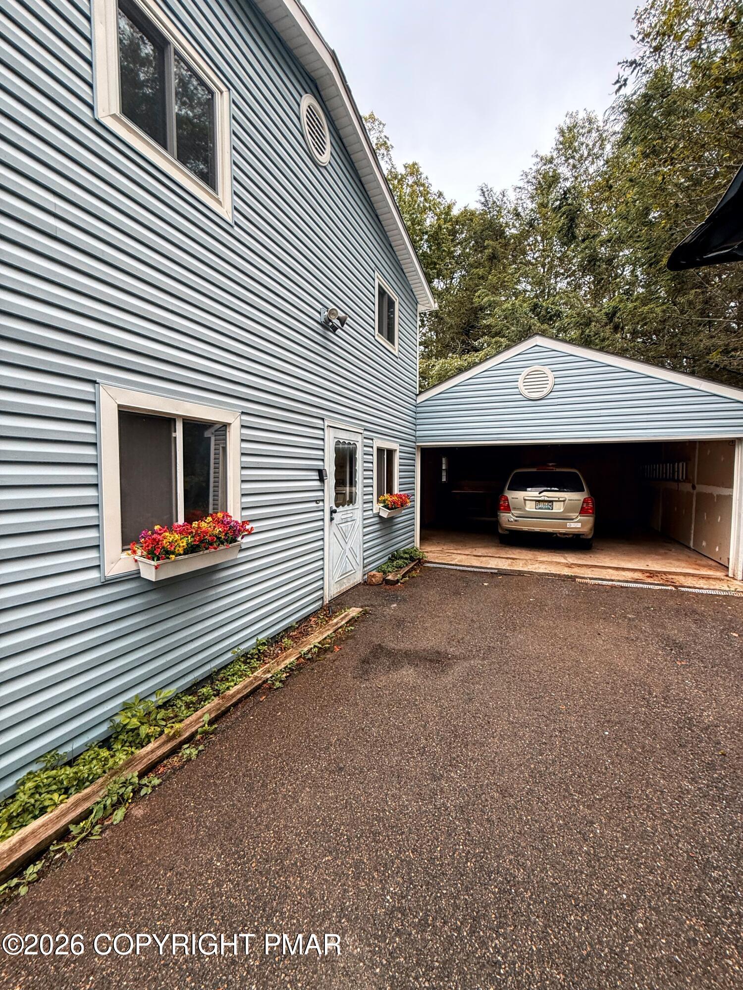 304 Leaf Street Property Photo 4