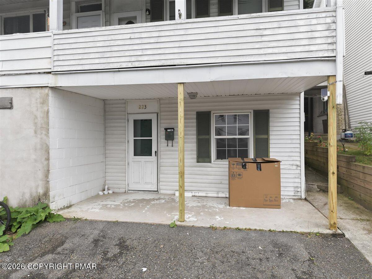 223 W High Street Property Photo 2