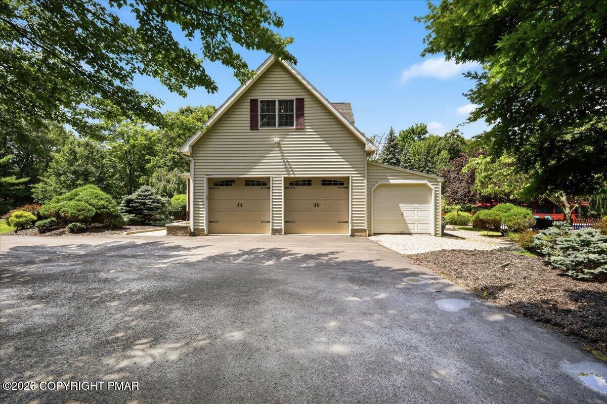13 Jonathans Way Property Photo 5