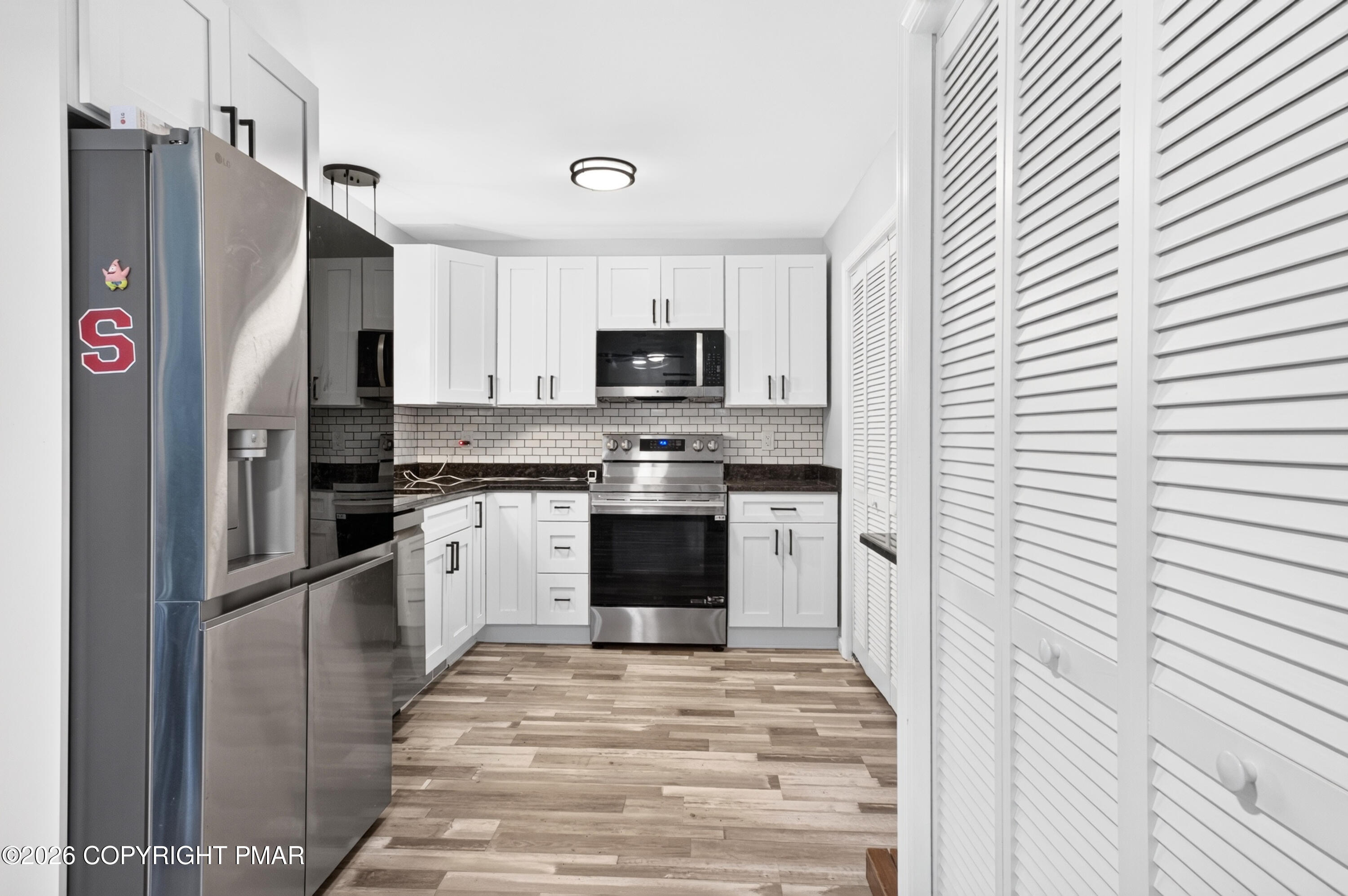 3232 Greenbriar Drive Property Photo 14