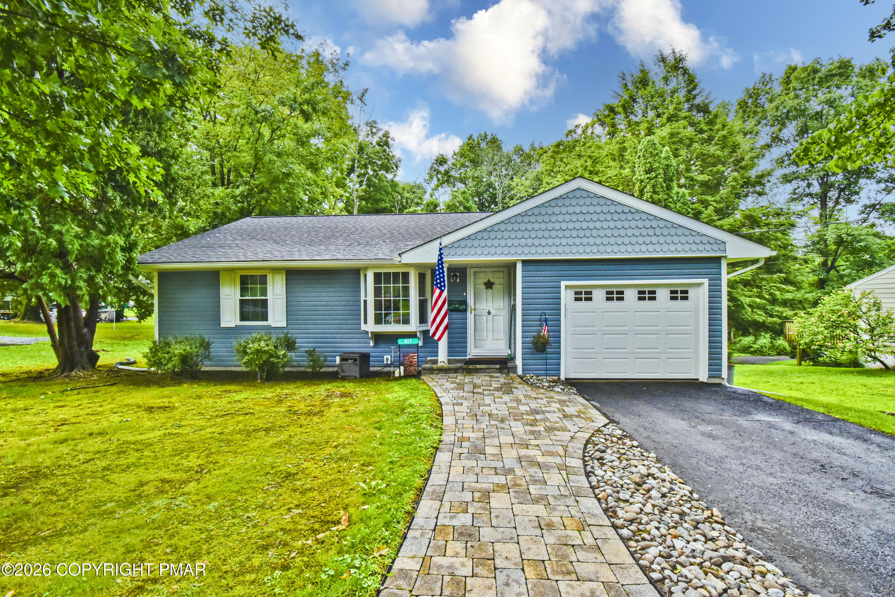 827 Somers Lane Property Photo 1