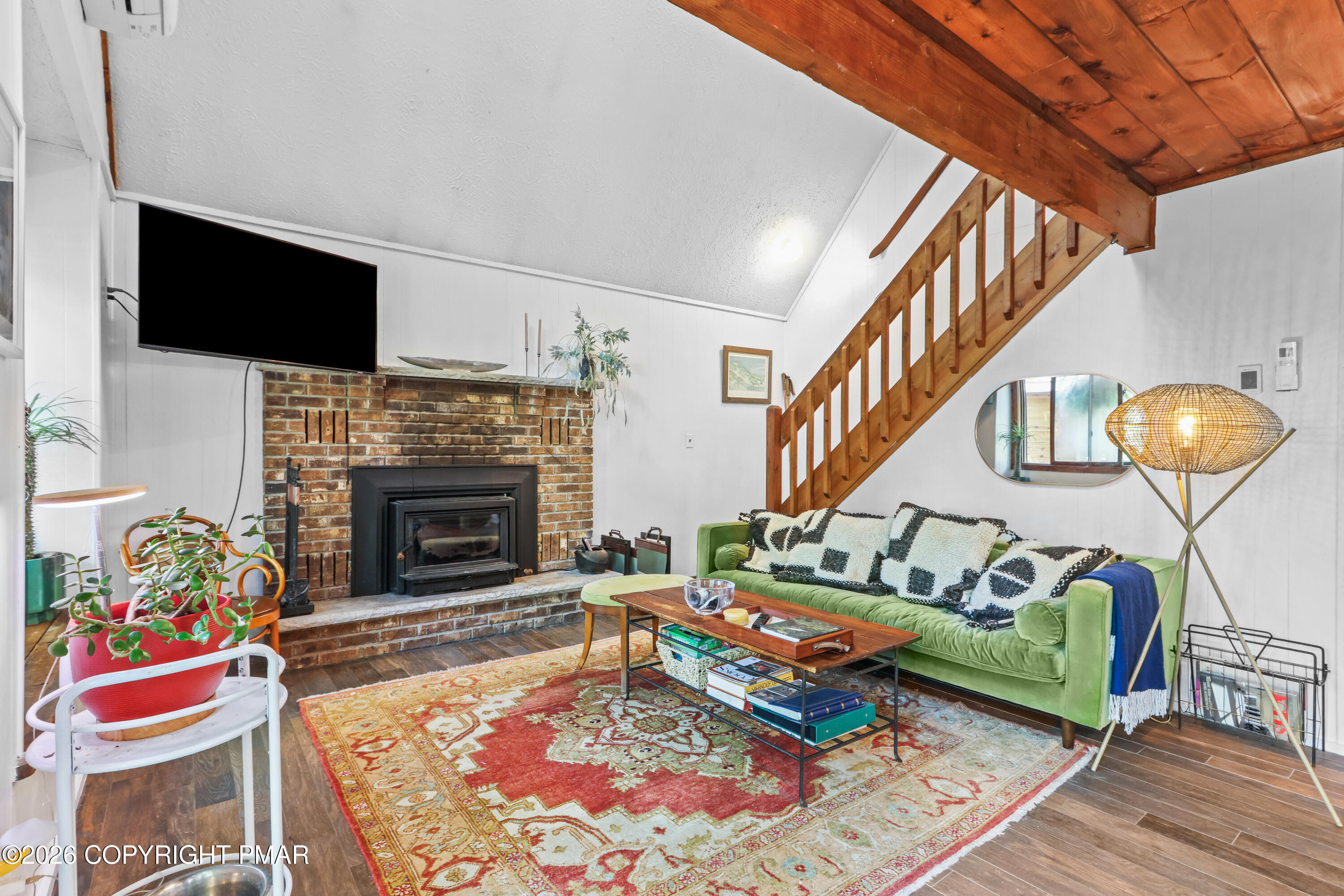 5218 Woodbridge Drive E Property Photo 6