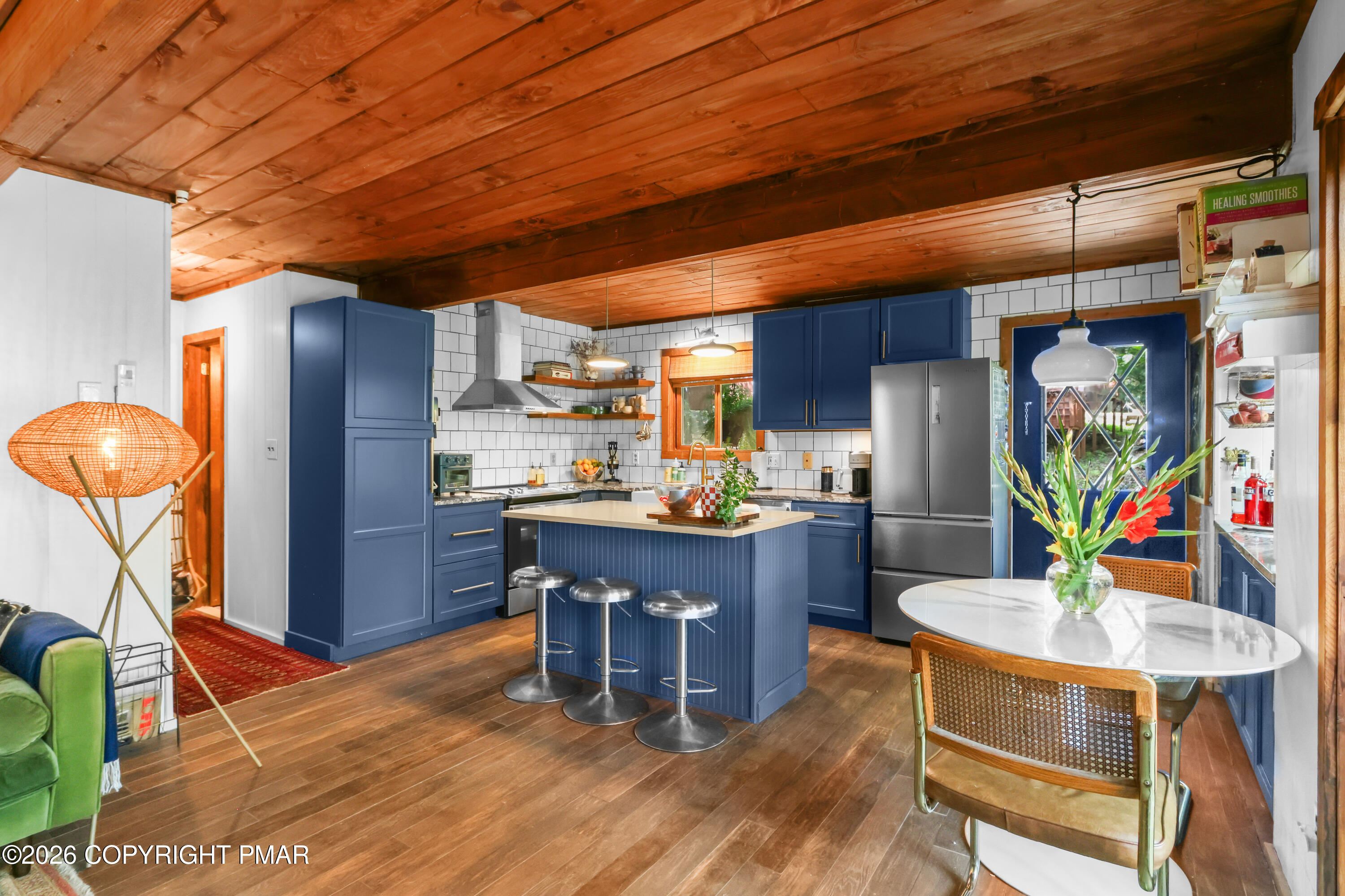 5218 Woodbridge Drive E Property Photo 7
