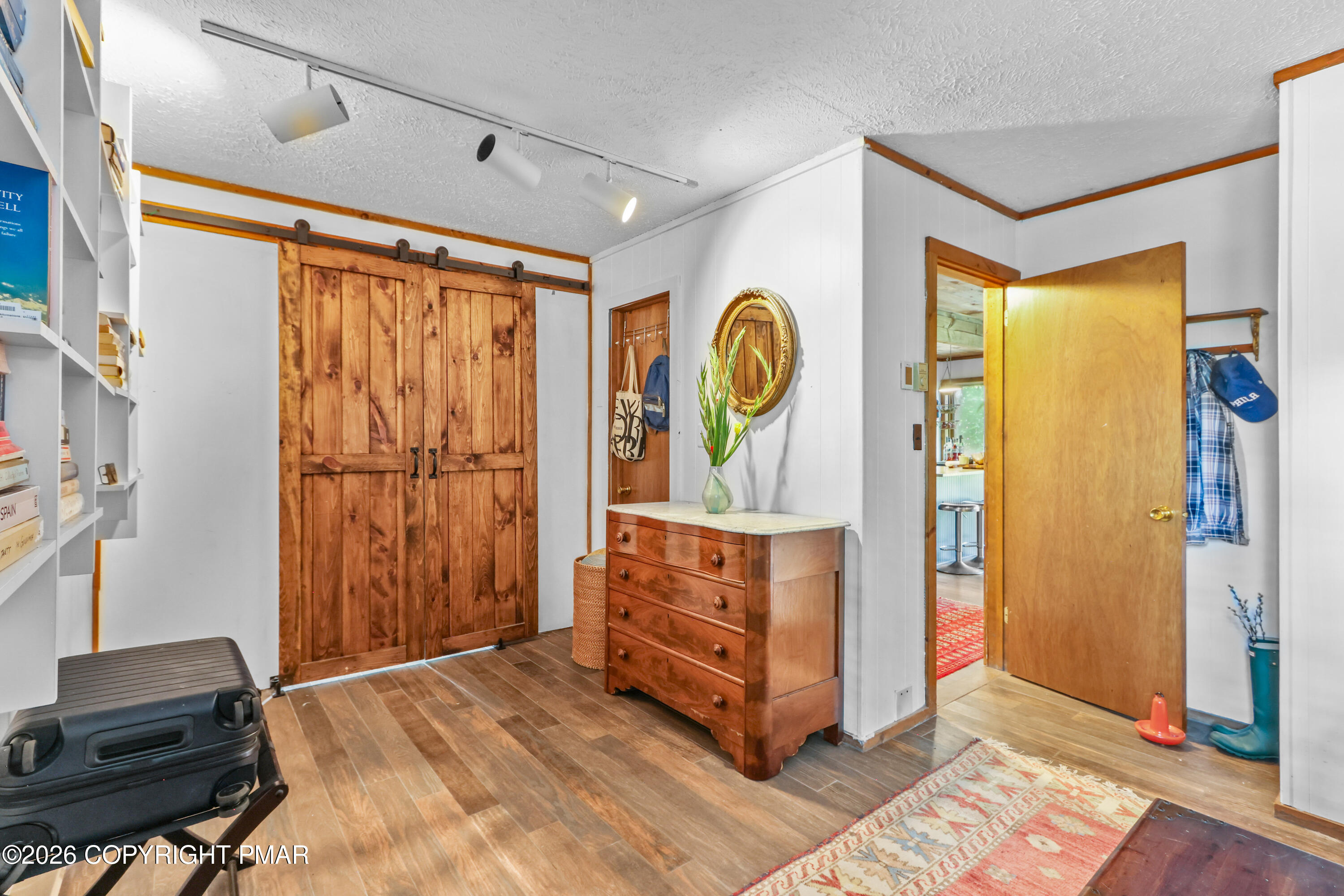 5218 Woodbridge Drive E Property Photo 15