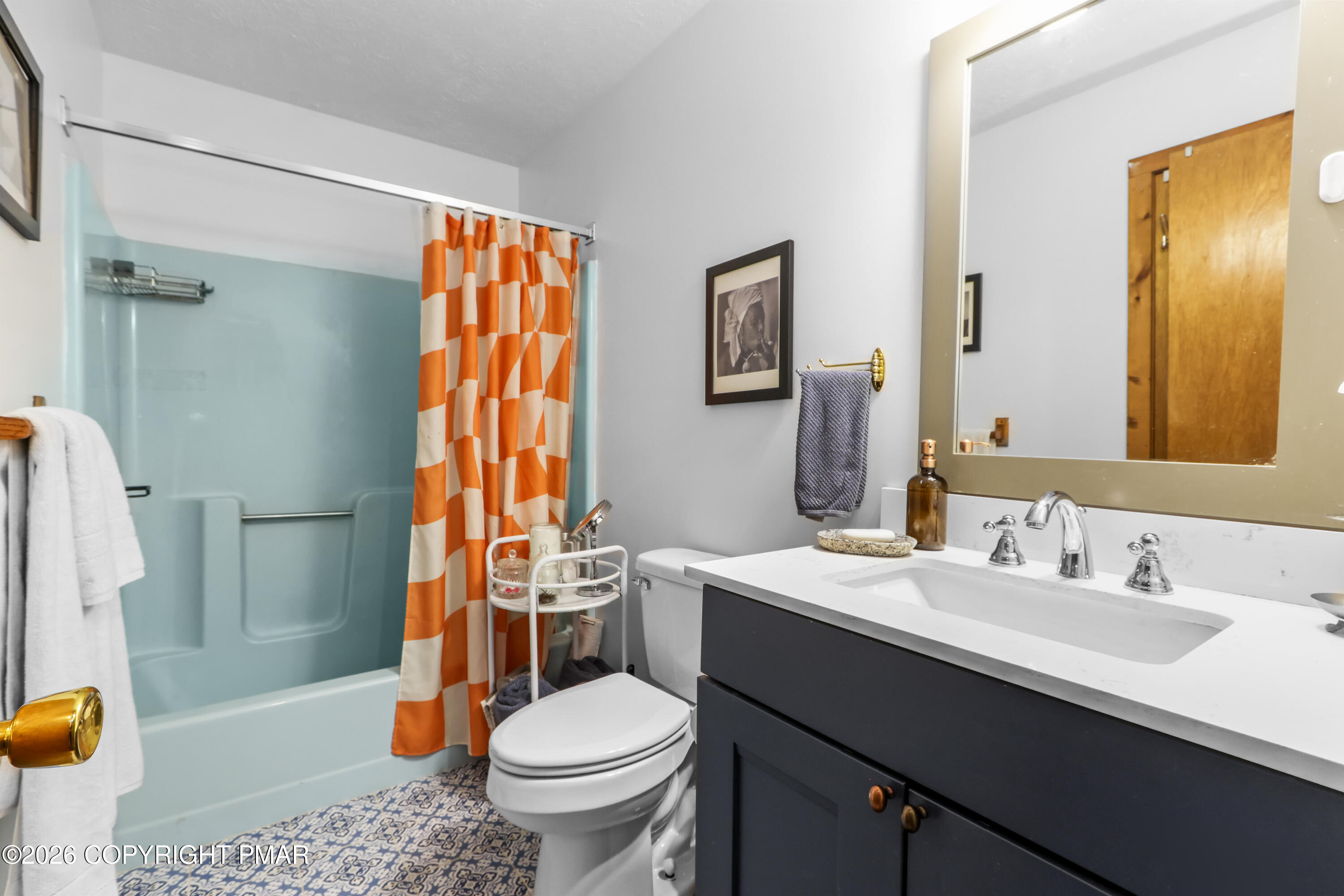 5218 Woodbridge Drive E Property Photo 16