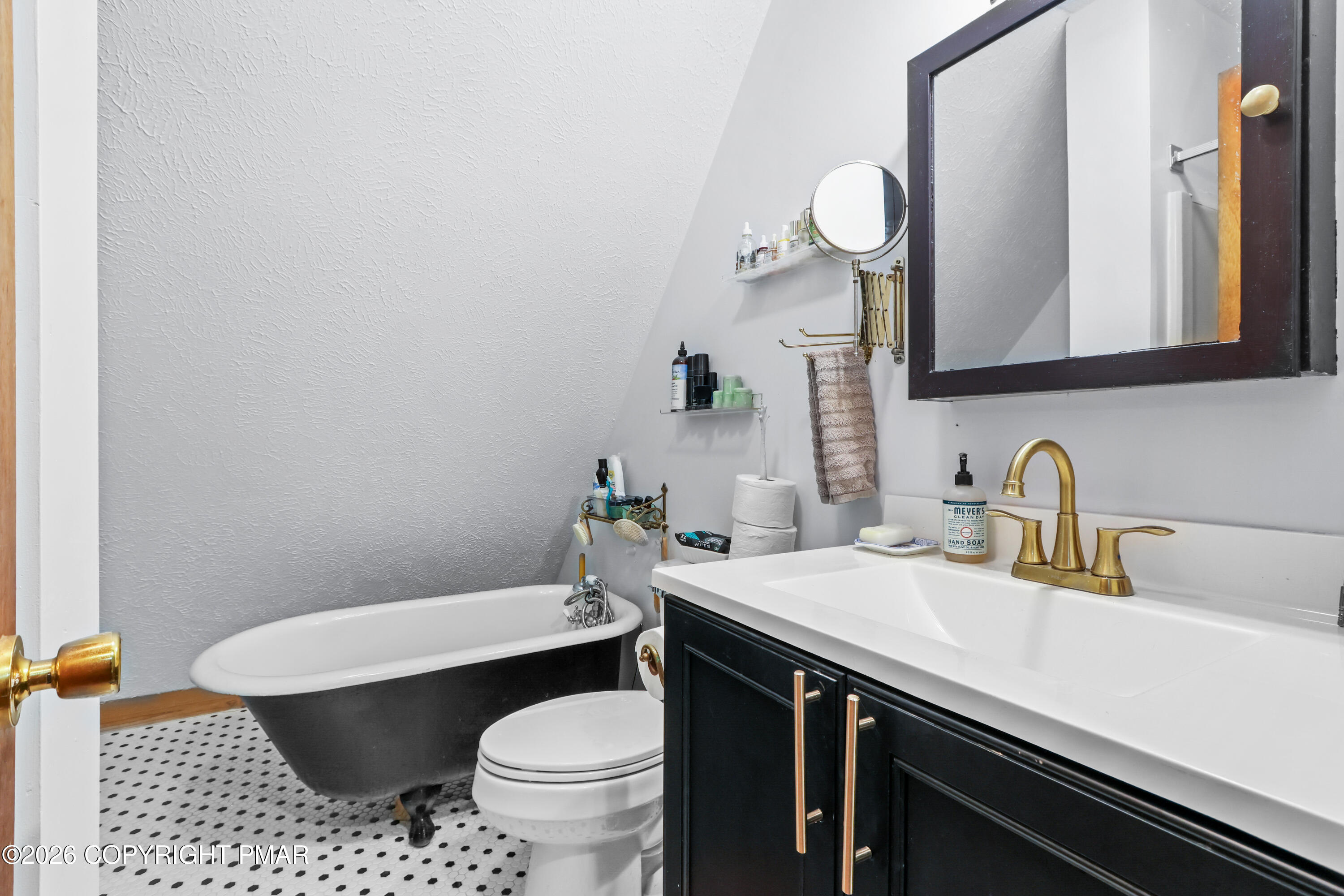 5218 Woodbridge Drive E Property Photo 24