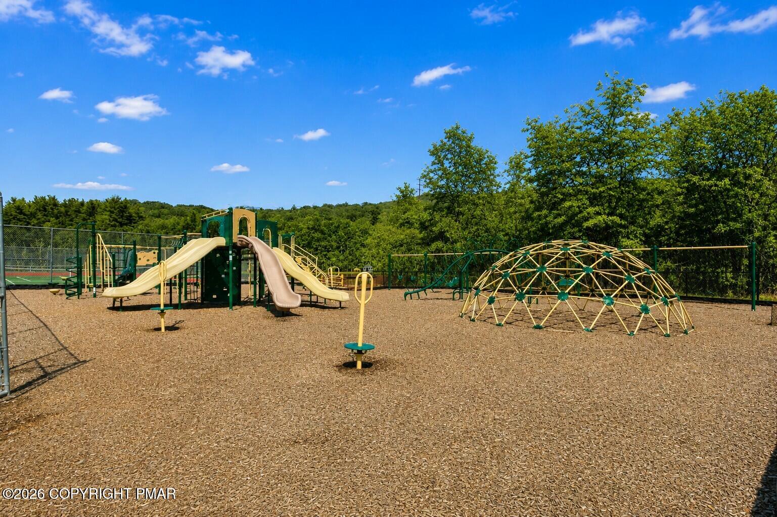 5218 Woodbridge Drive E Property Photo 48