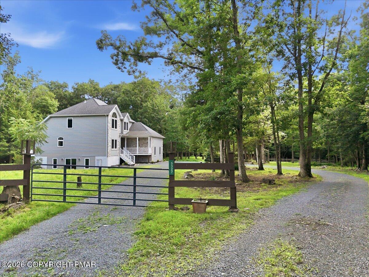 5327 Maple Lane Property Photo 1