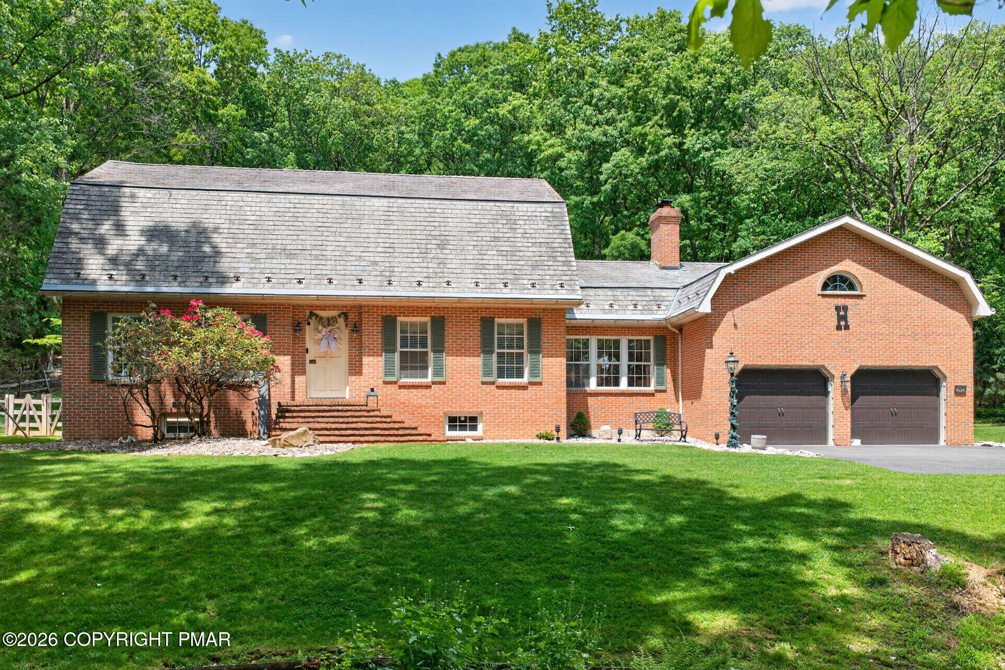 595 Walnut Avenue Property Photo 2