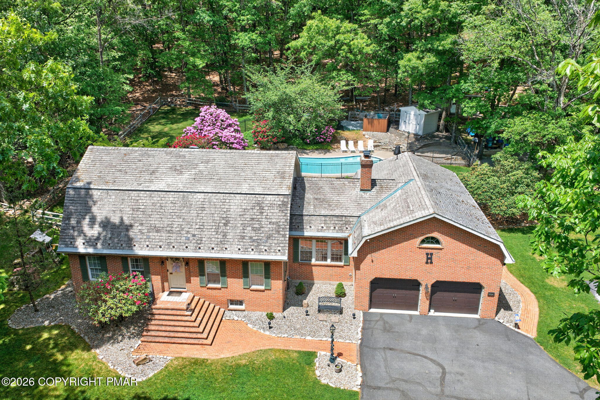 595 Walnut Avenue Property Photo 3