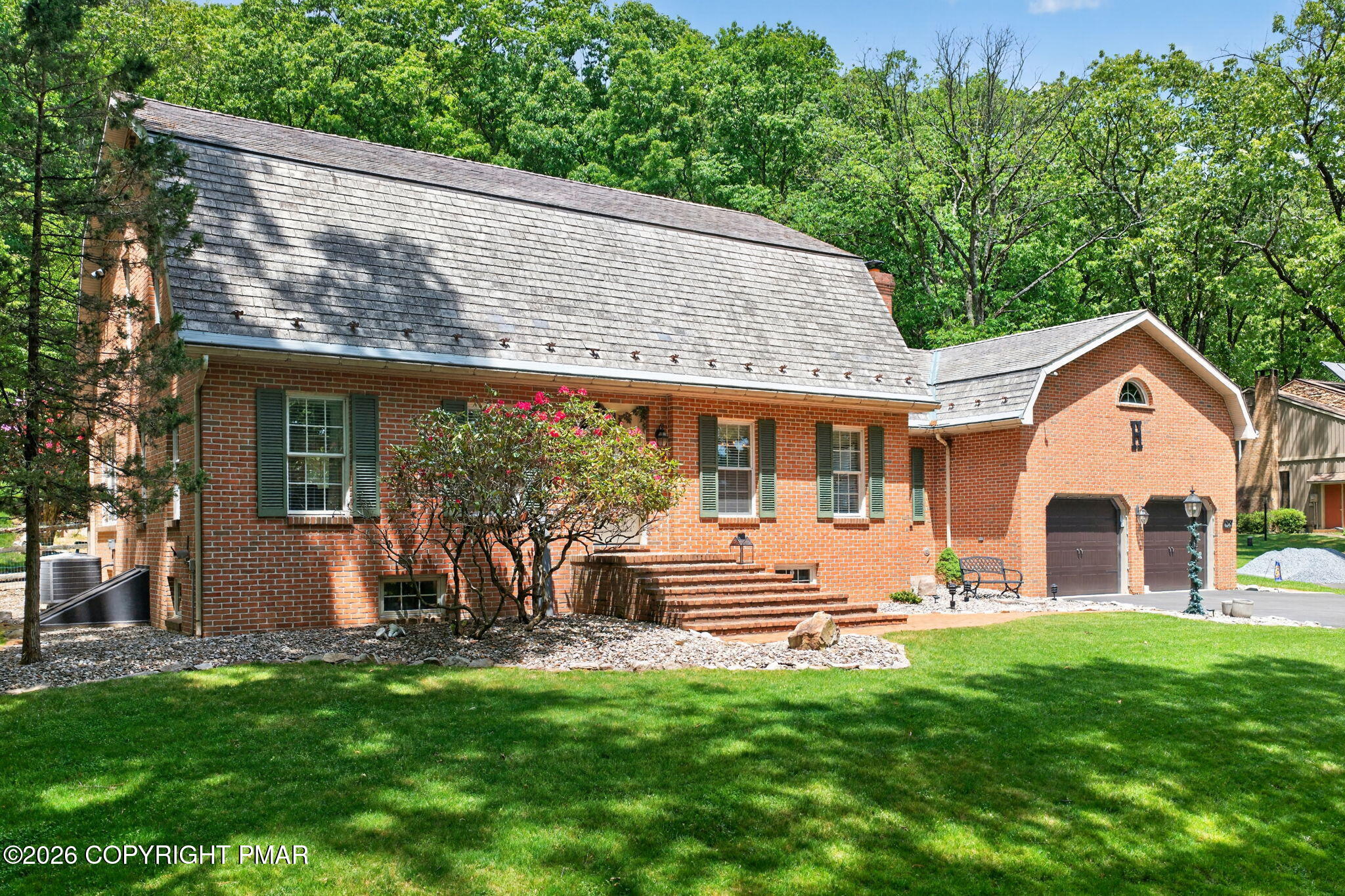 595 Walnut Avenue Property Photo 5