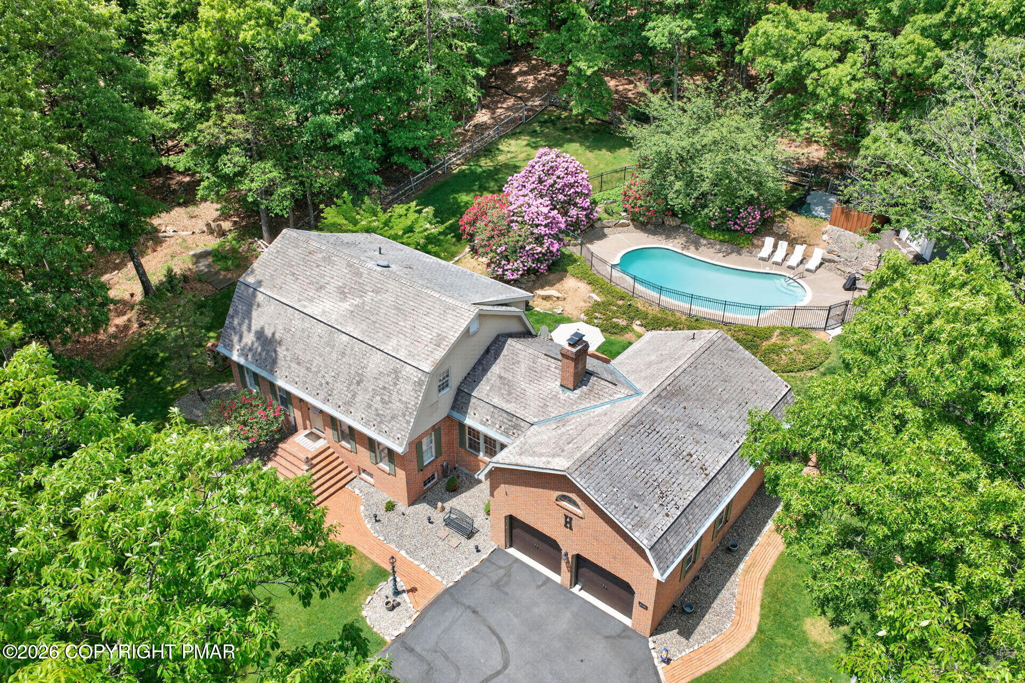 595 Walnut Avenue Property Photo 6