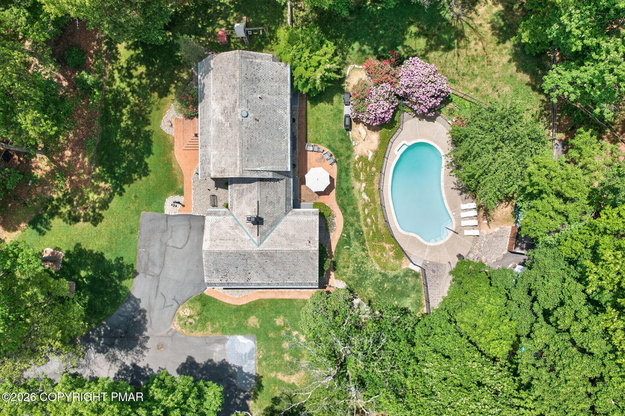 595 Walnut Avenue Property Photo 8
