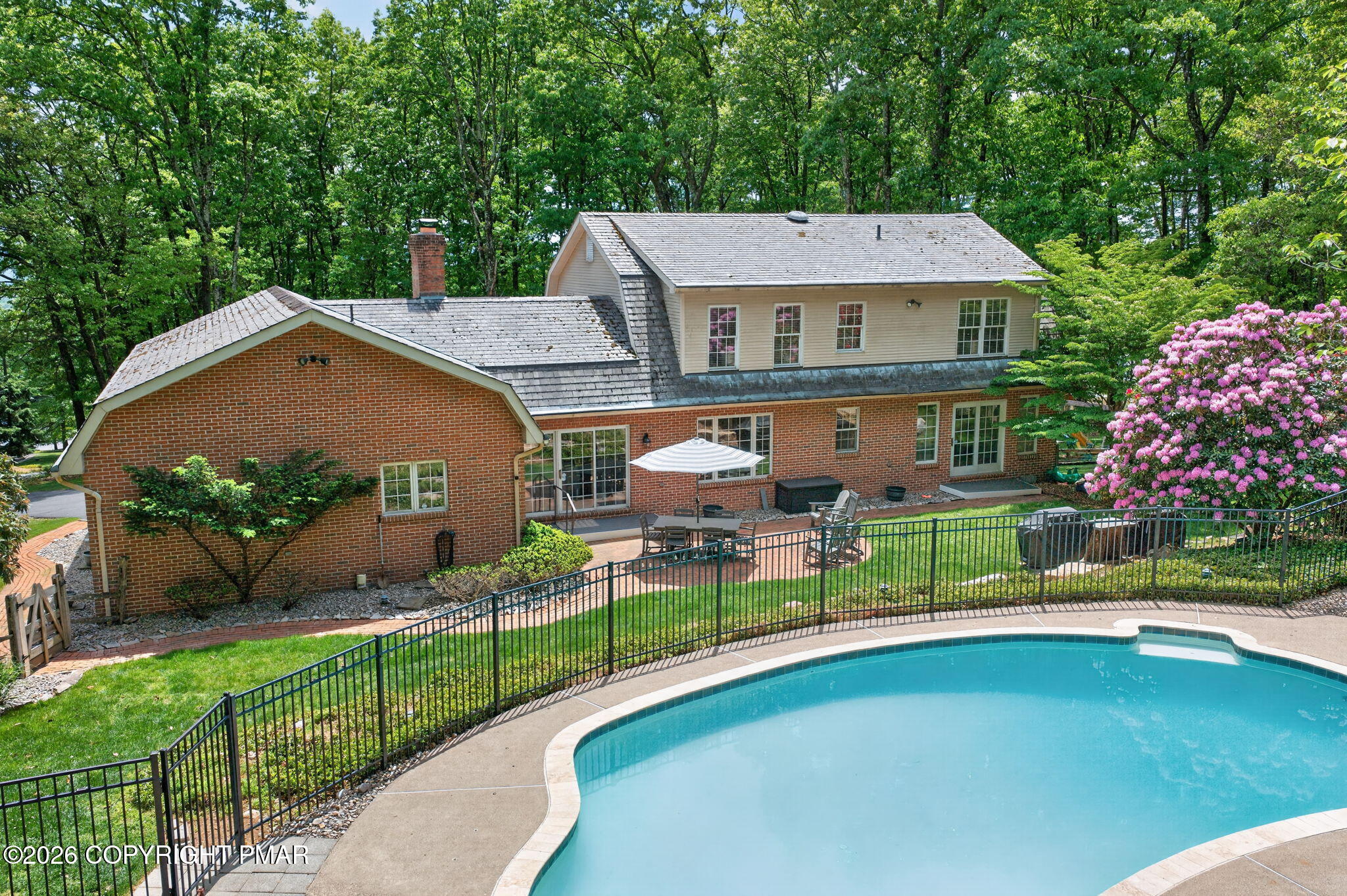 595 Walnut Avenue Property Photo 11