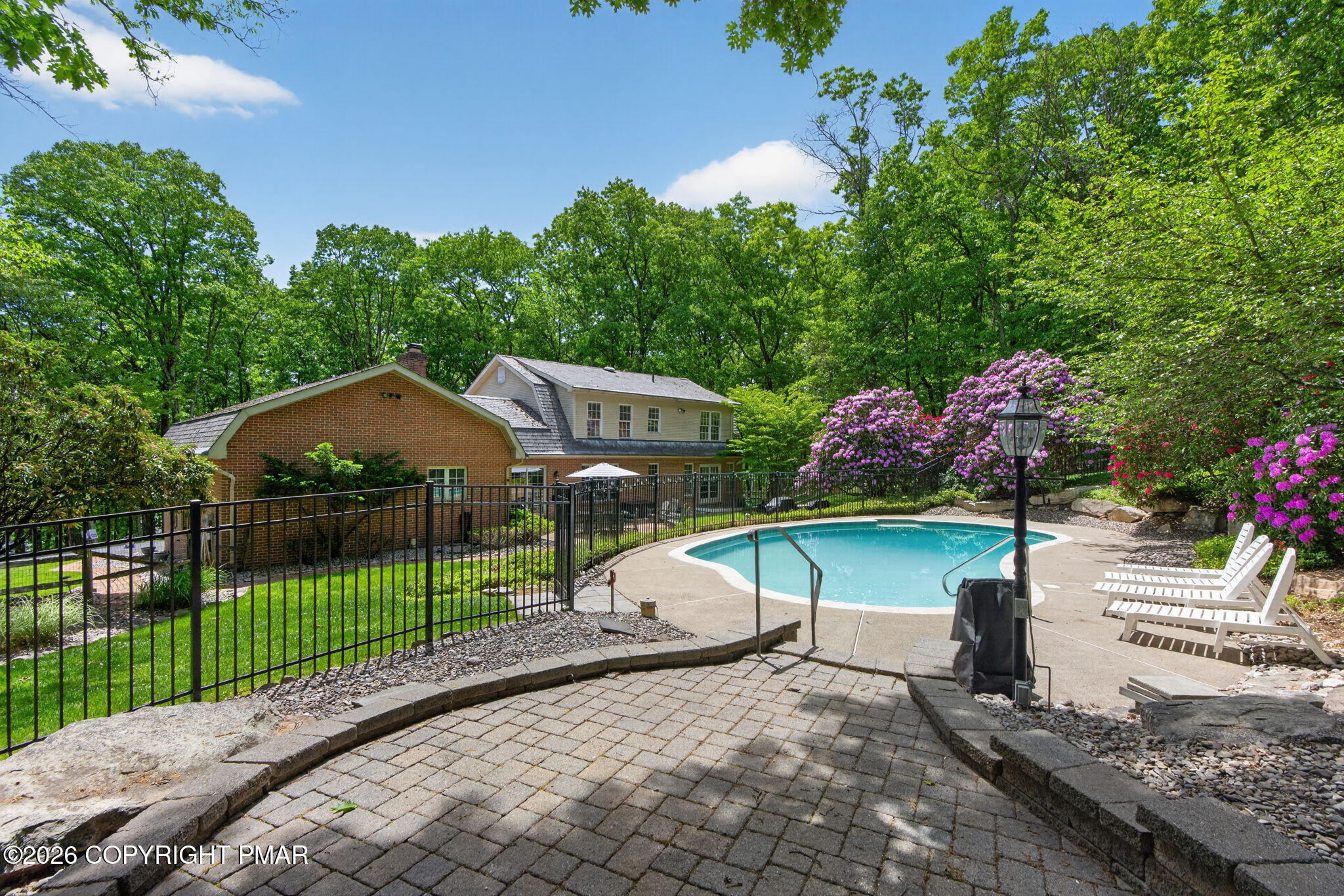 595 Walnut Avenue Property Photo 12