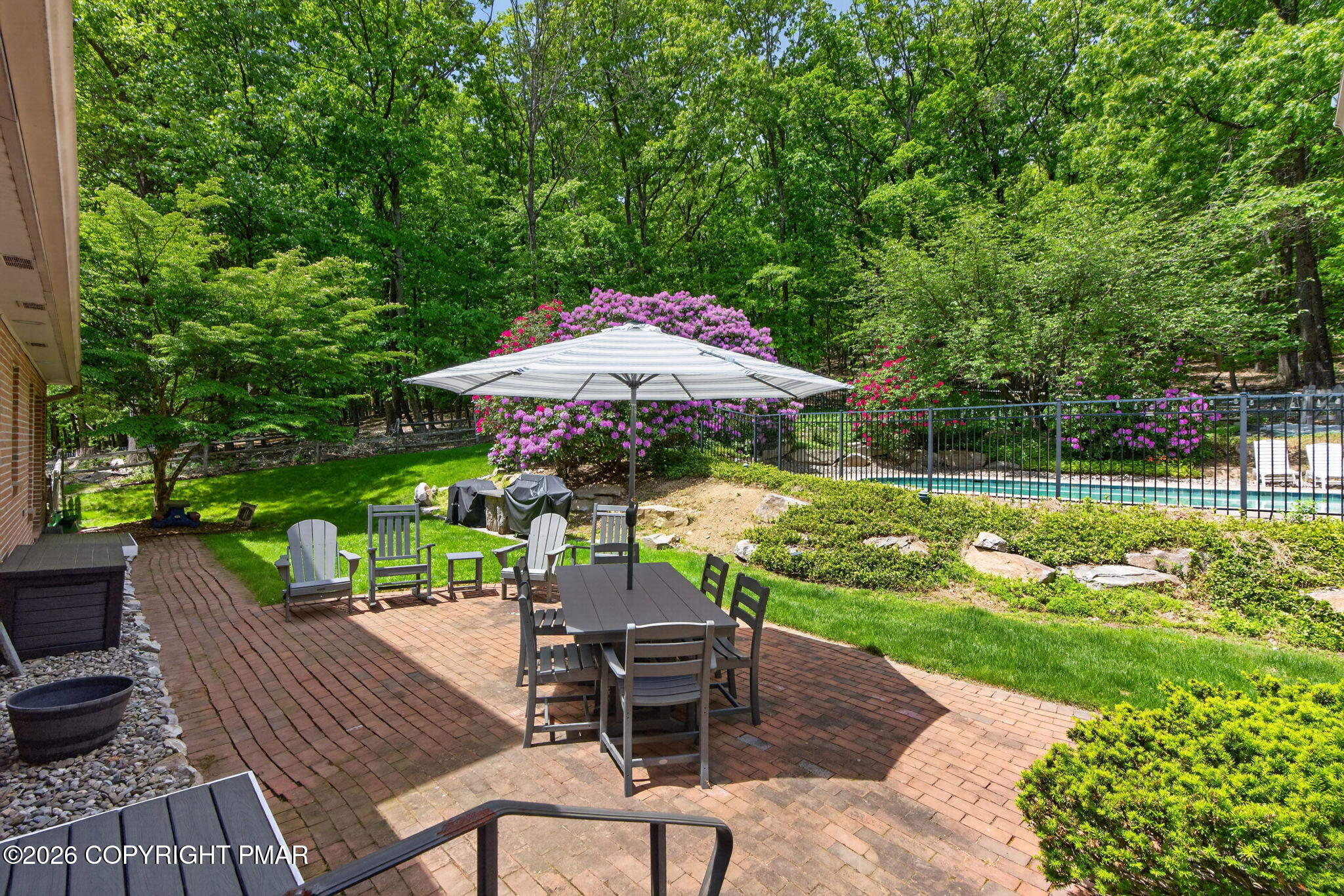 595 Walnut Avenue Property Photo 18