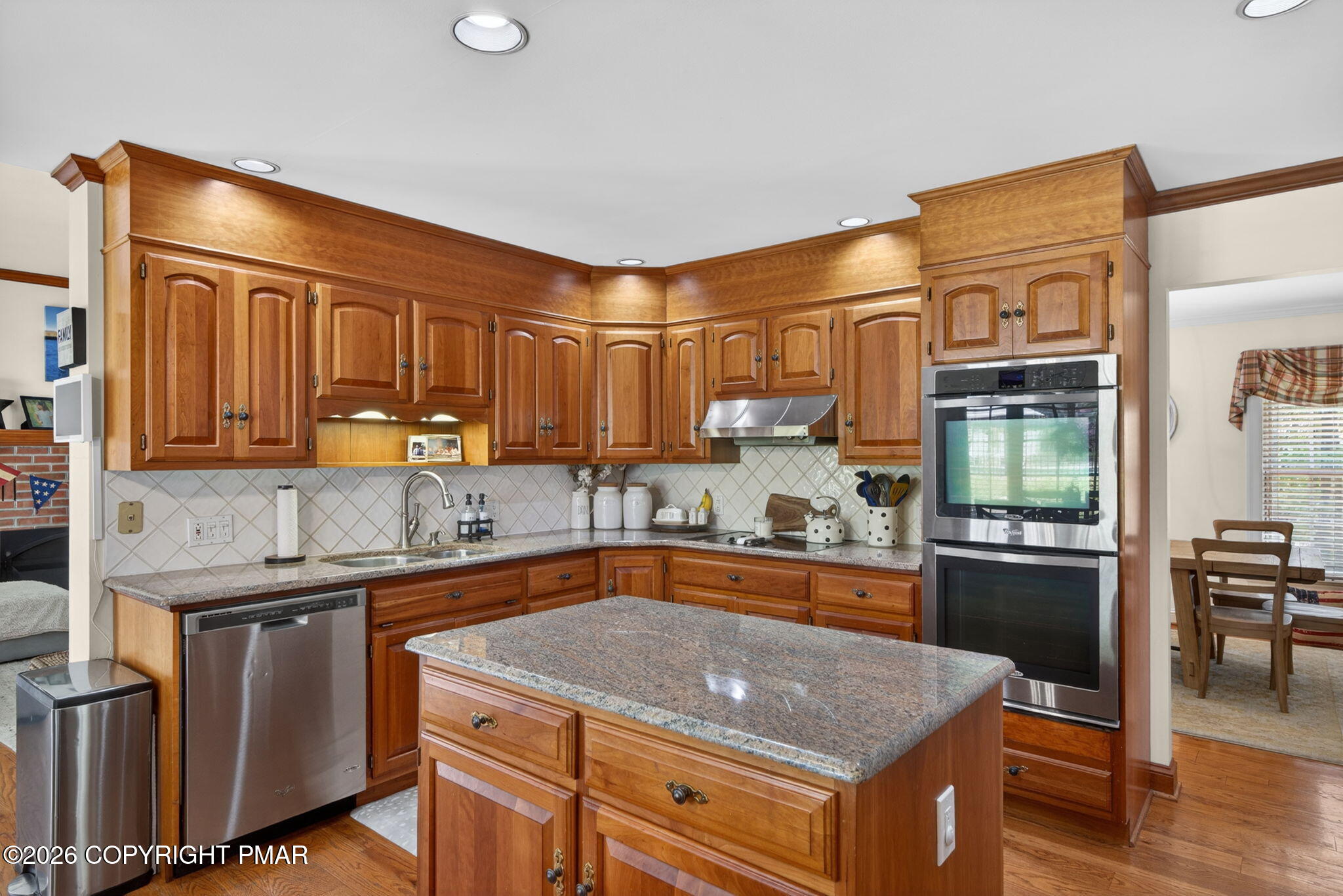595 Walnut Avenue Property Photo 39