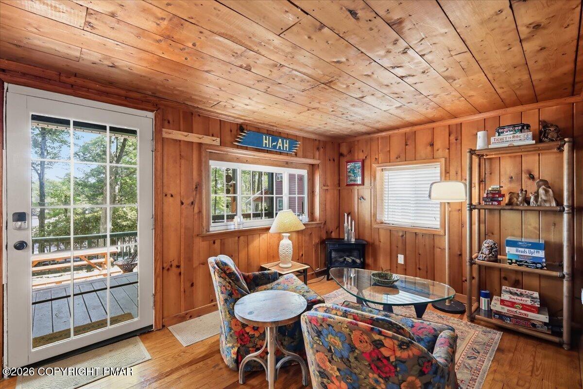 71 S Lake Drive Property Photo 5