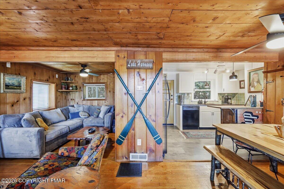 71 S Lake Drive Property Photo 10