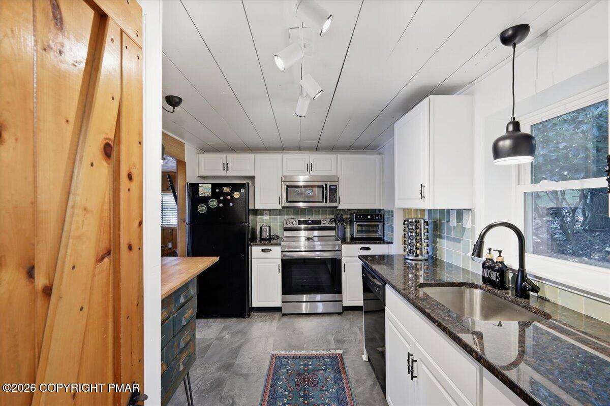 71 S Lake Drive Property Photo 16