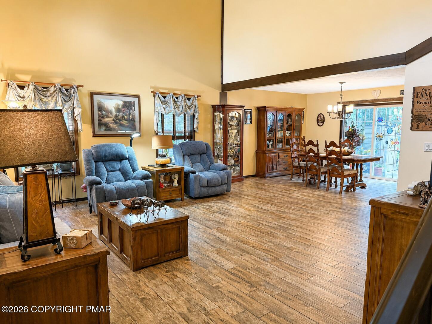 215 Maple Ridge Drive Property Photo 3