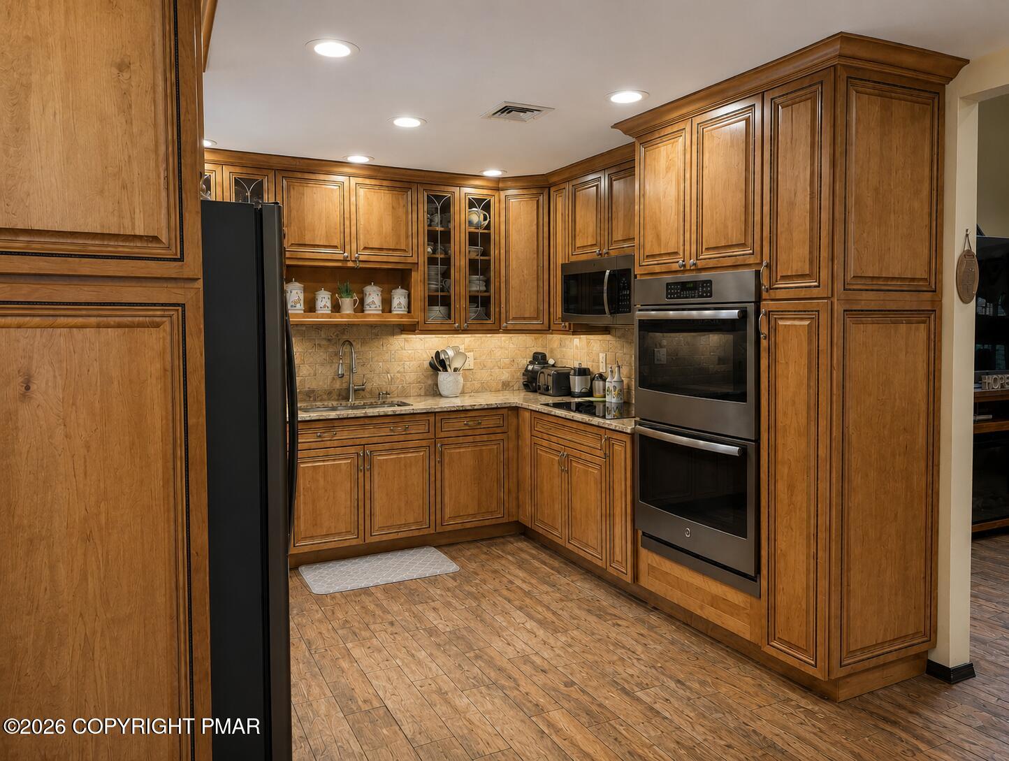 215 Maple Ridge Drive Property Photo 8