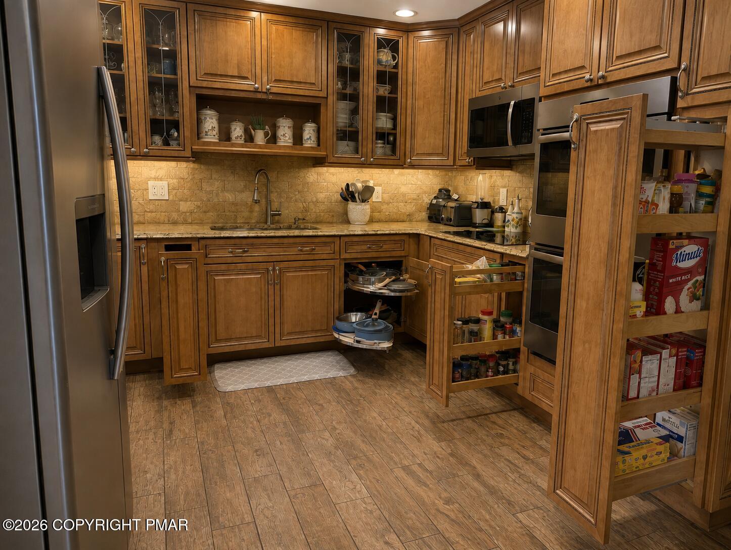 215 Maple Ridge Drive Property Photo 9