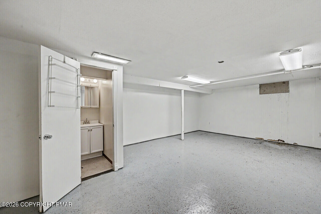 111 Maple Avenue Property Photo 54