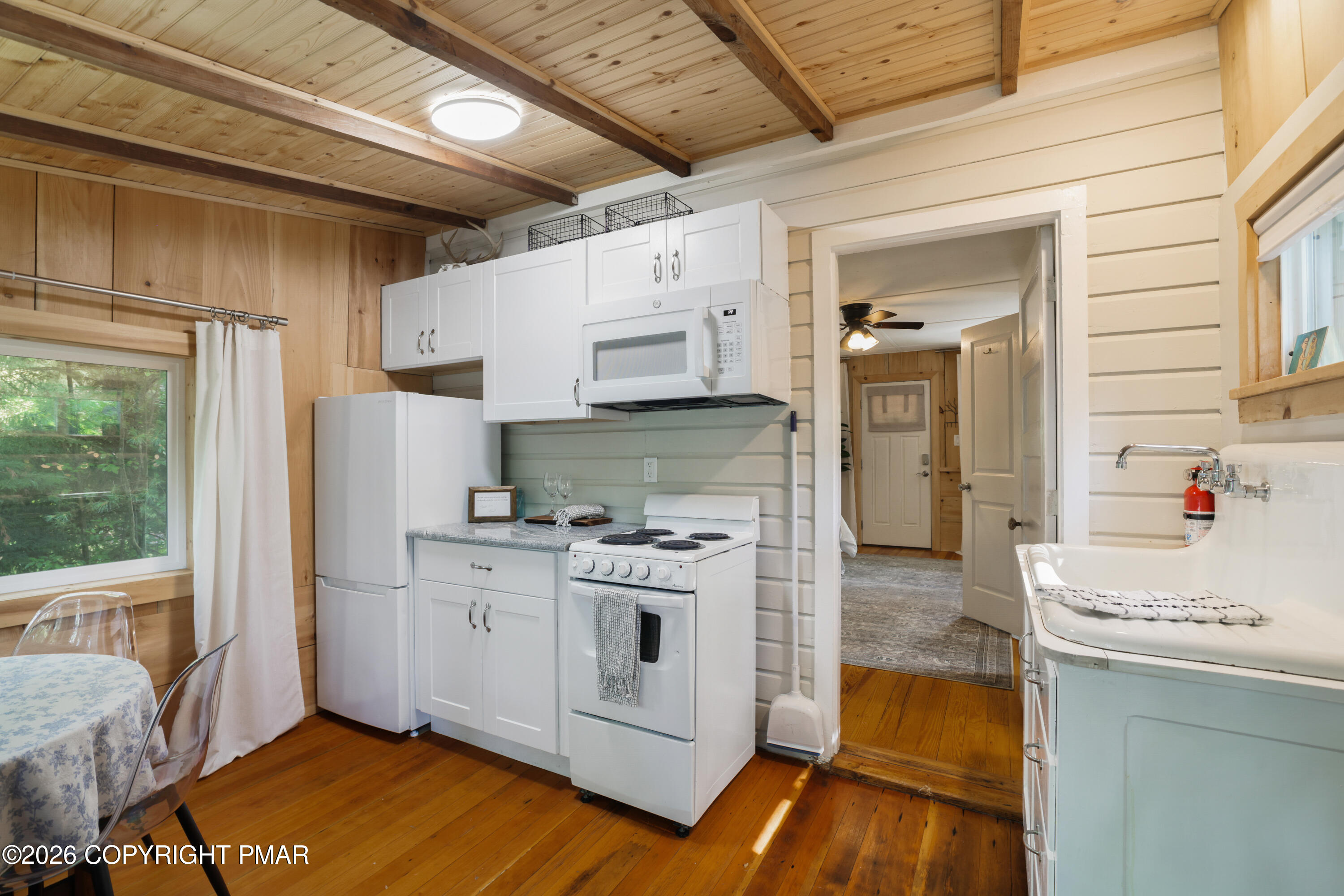 221 John Street Property Photo 3