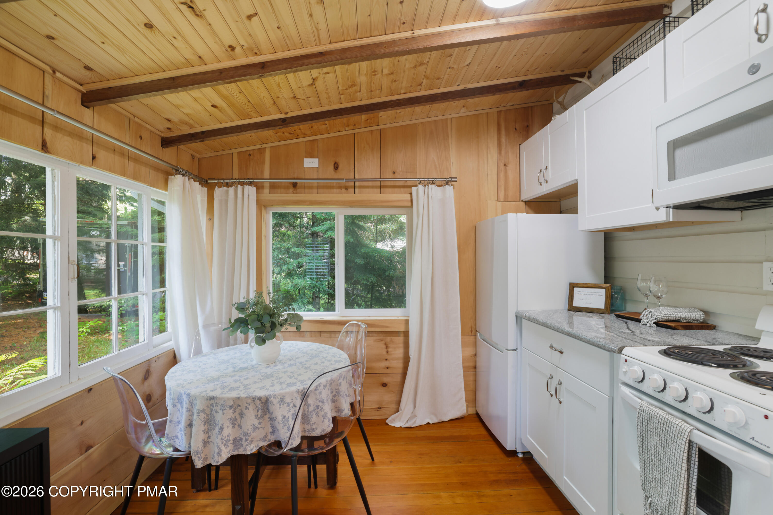 221 John Street Property Photo 14
